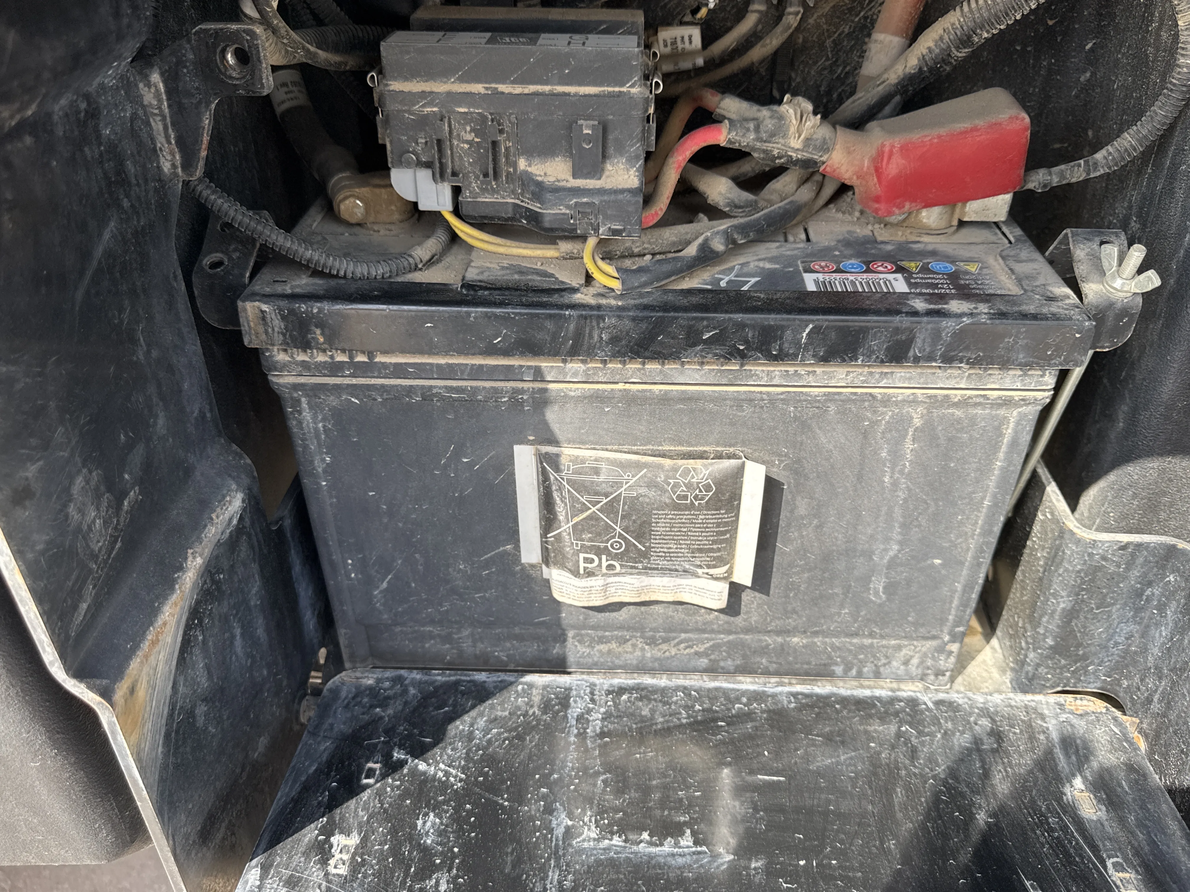 THM-002-JCB-540-170-telehandler-inspection-electronics-battery-1