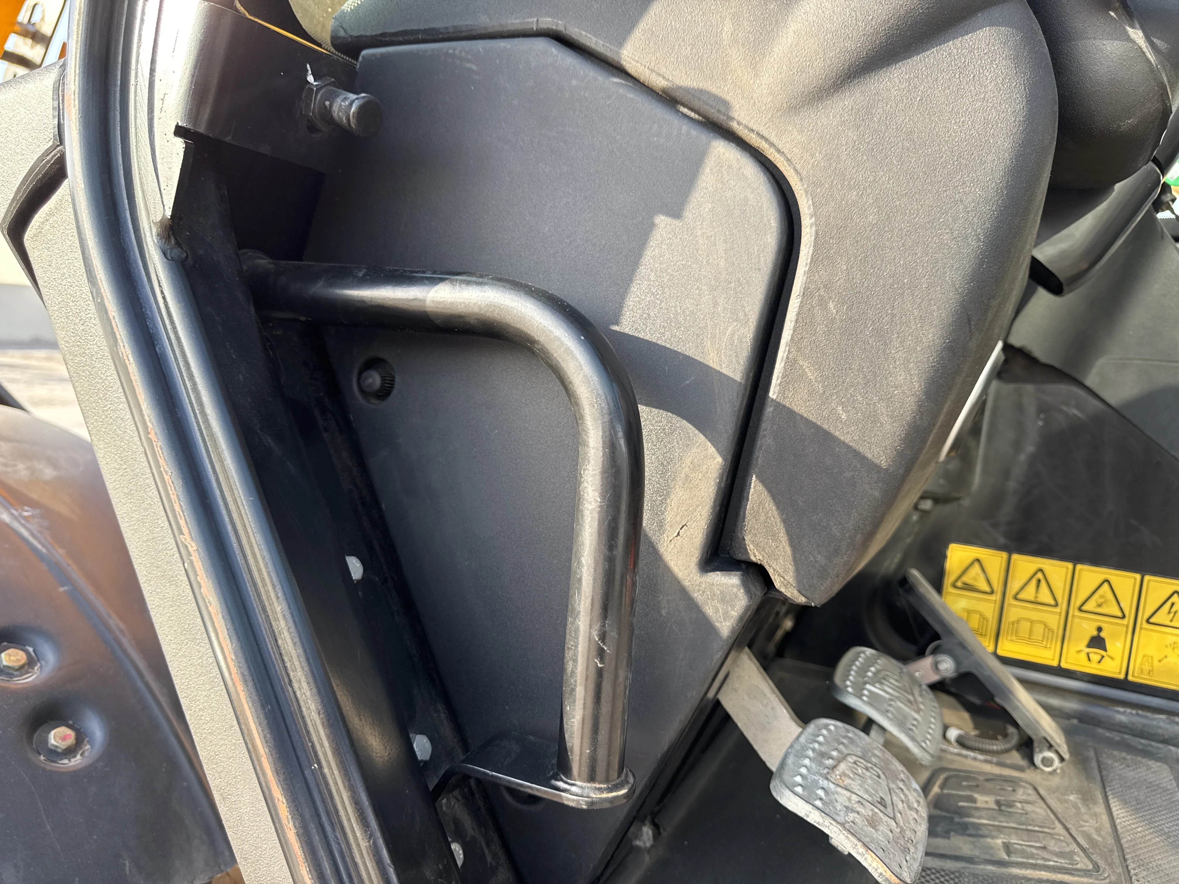 THM-002-JCB-540-170-telehandler-inspection-electronics-fuse-box-3