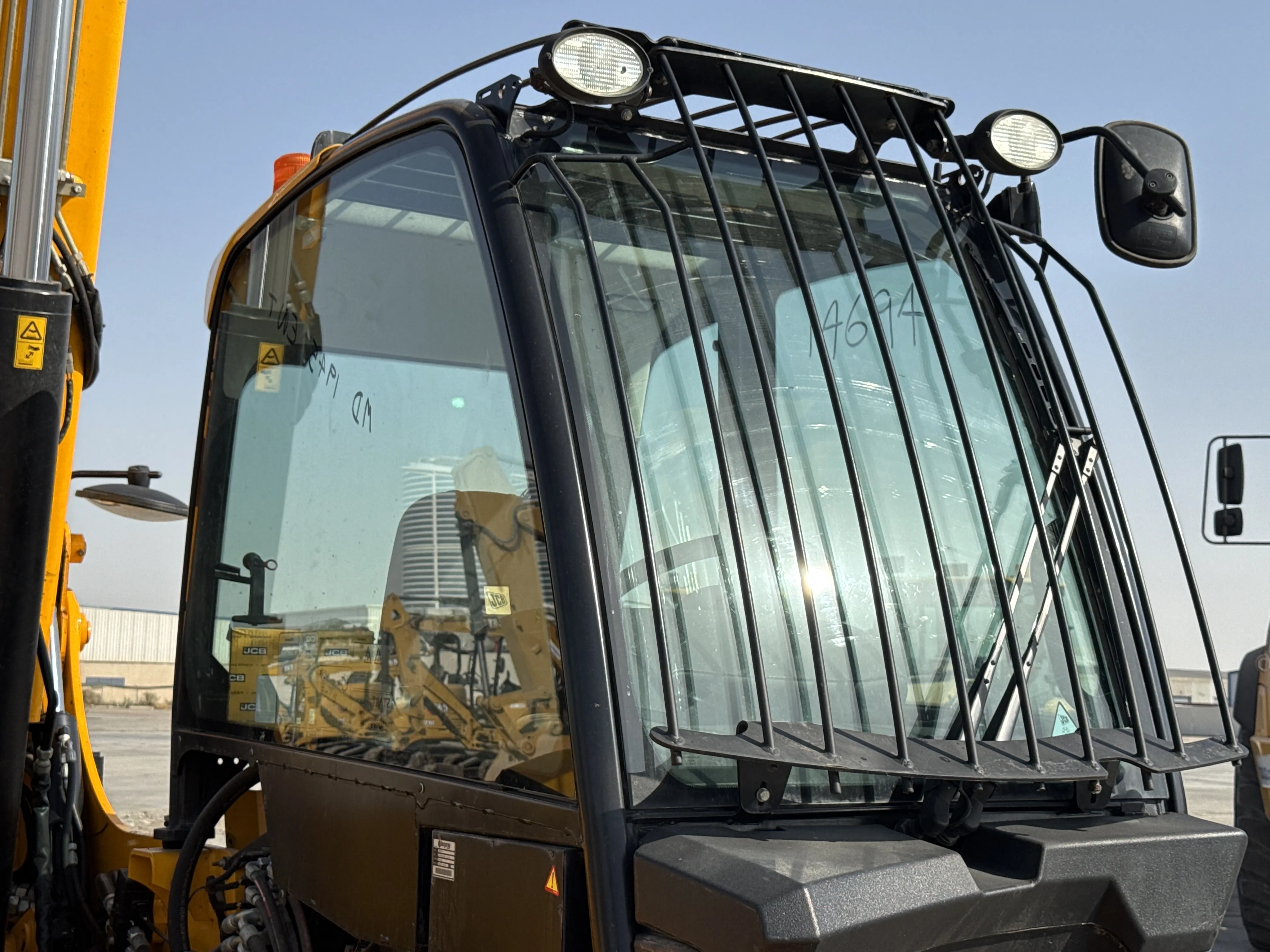THM-002-JCB-540-170-telehandler-inspection-safety-glass-1