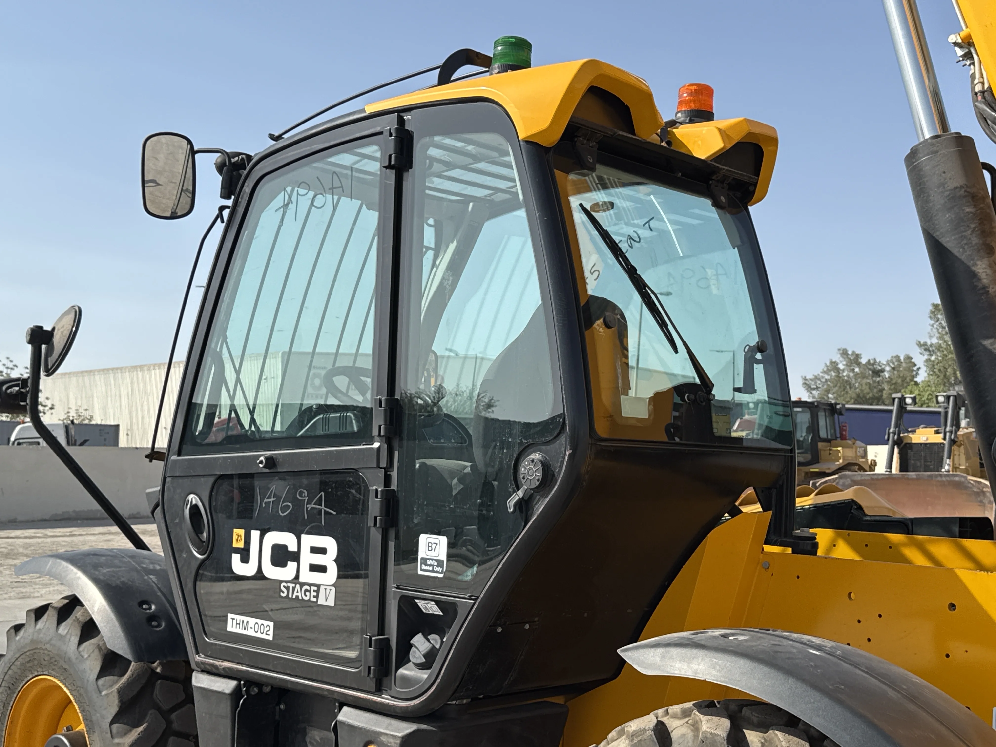THM-002-JCB-540-170-telehandler-inspection-safety-glass-3