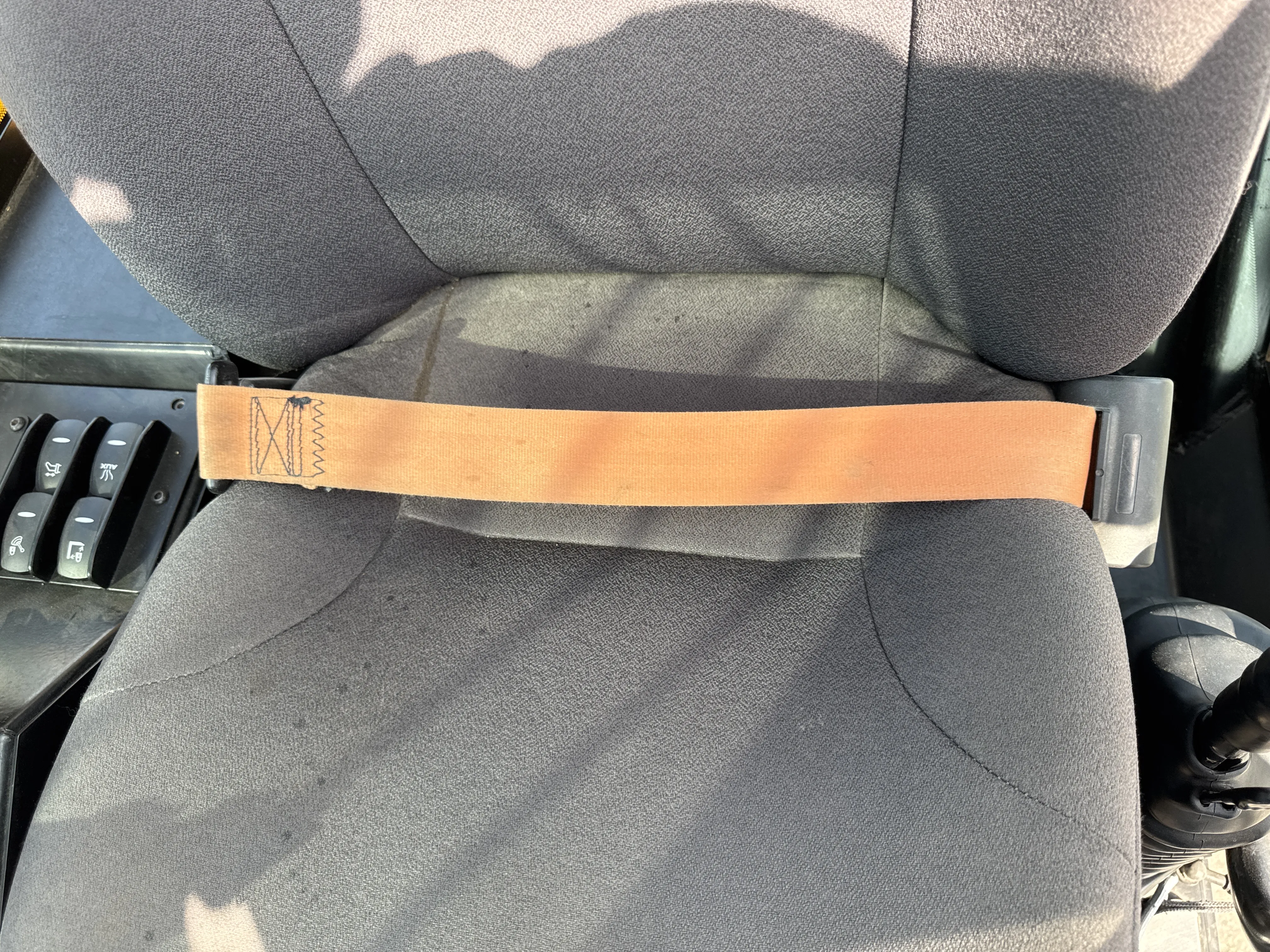 THM-002-JCB-540-170-telehandler-inspection-safety-seat-belts-1