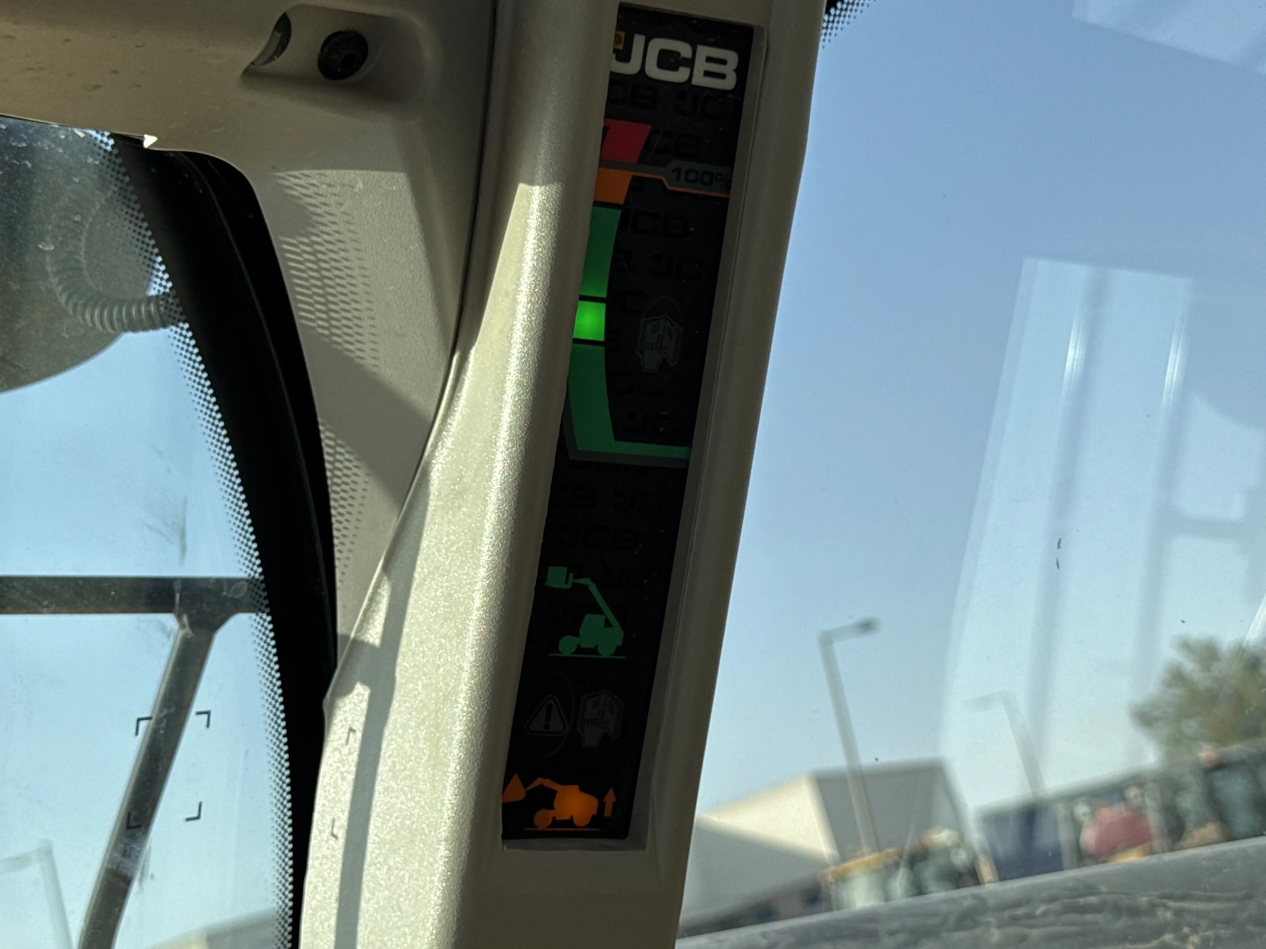 THM-002-JCB-540-170-telehandler-inspection-safety-load-moment-indicator-1