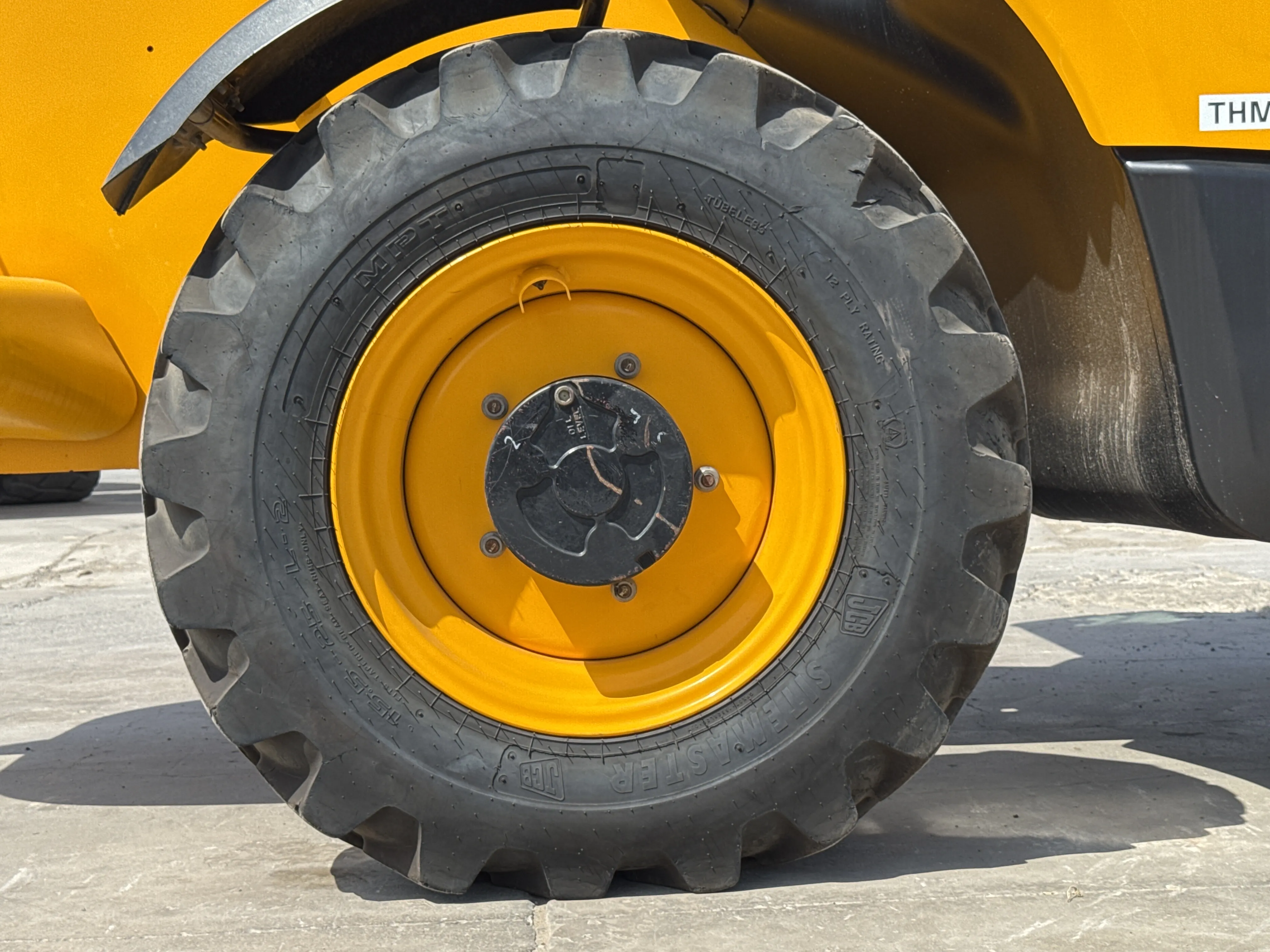 THM-002-JCB-540-170-telehandler-inspection-chassis-right-rear-tire-wheel-hub-condition-1