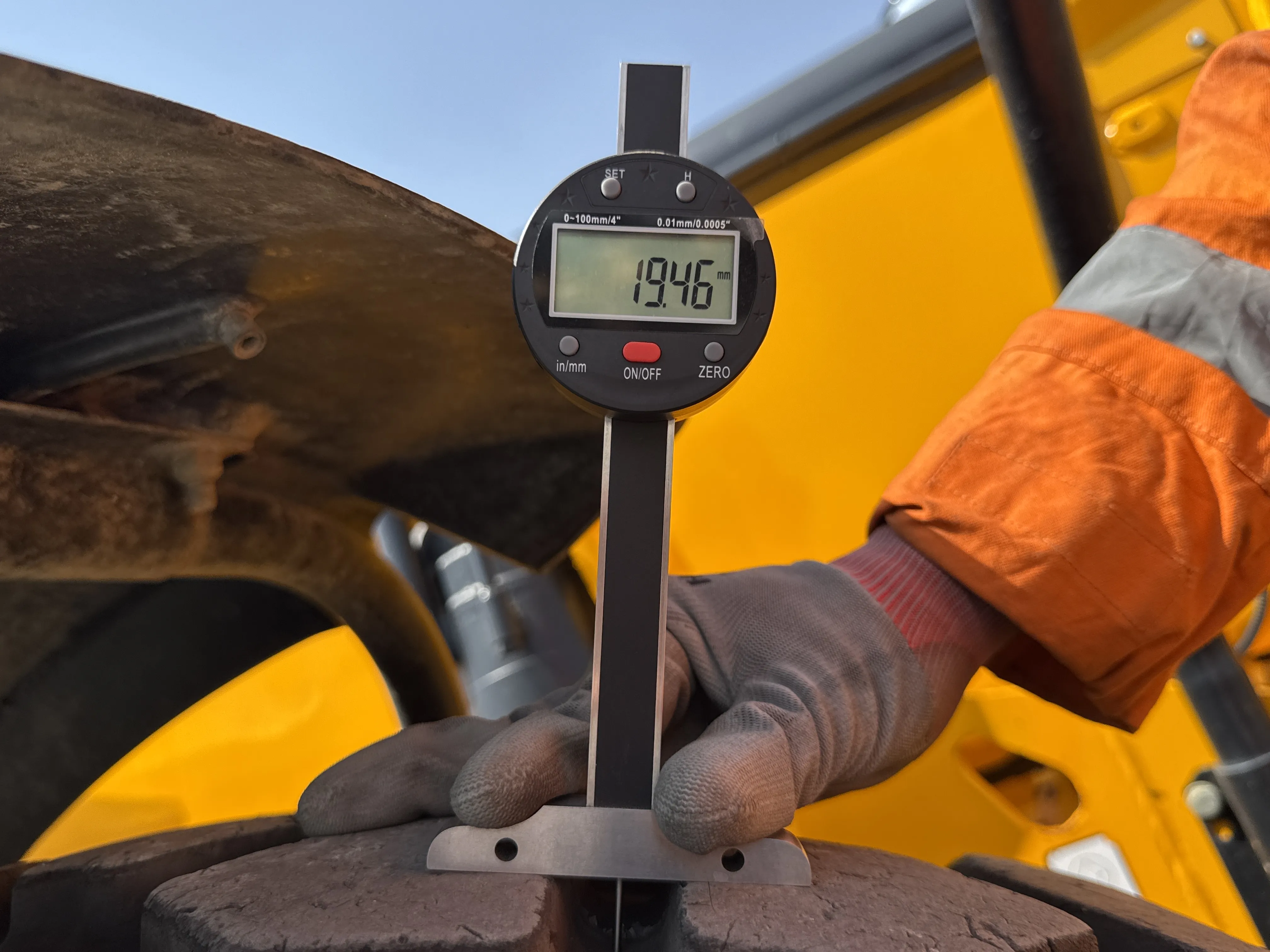 THM-002-JCB-540-170-telehandler-inspection-chassis-right-front-tire-tread-depth-1