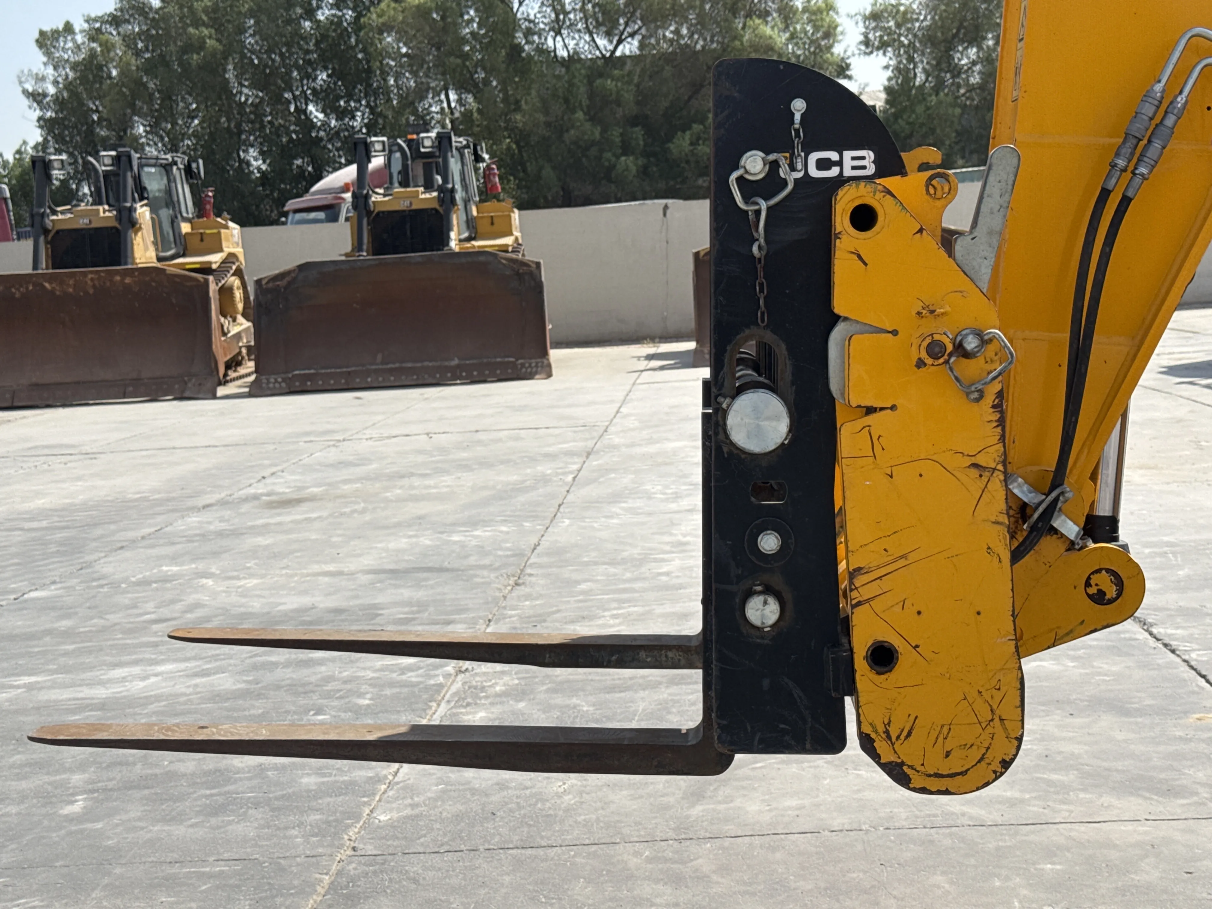 THM-002-JCB-540-170-telehandler-inspection-attachments-lifting-attachment-2
