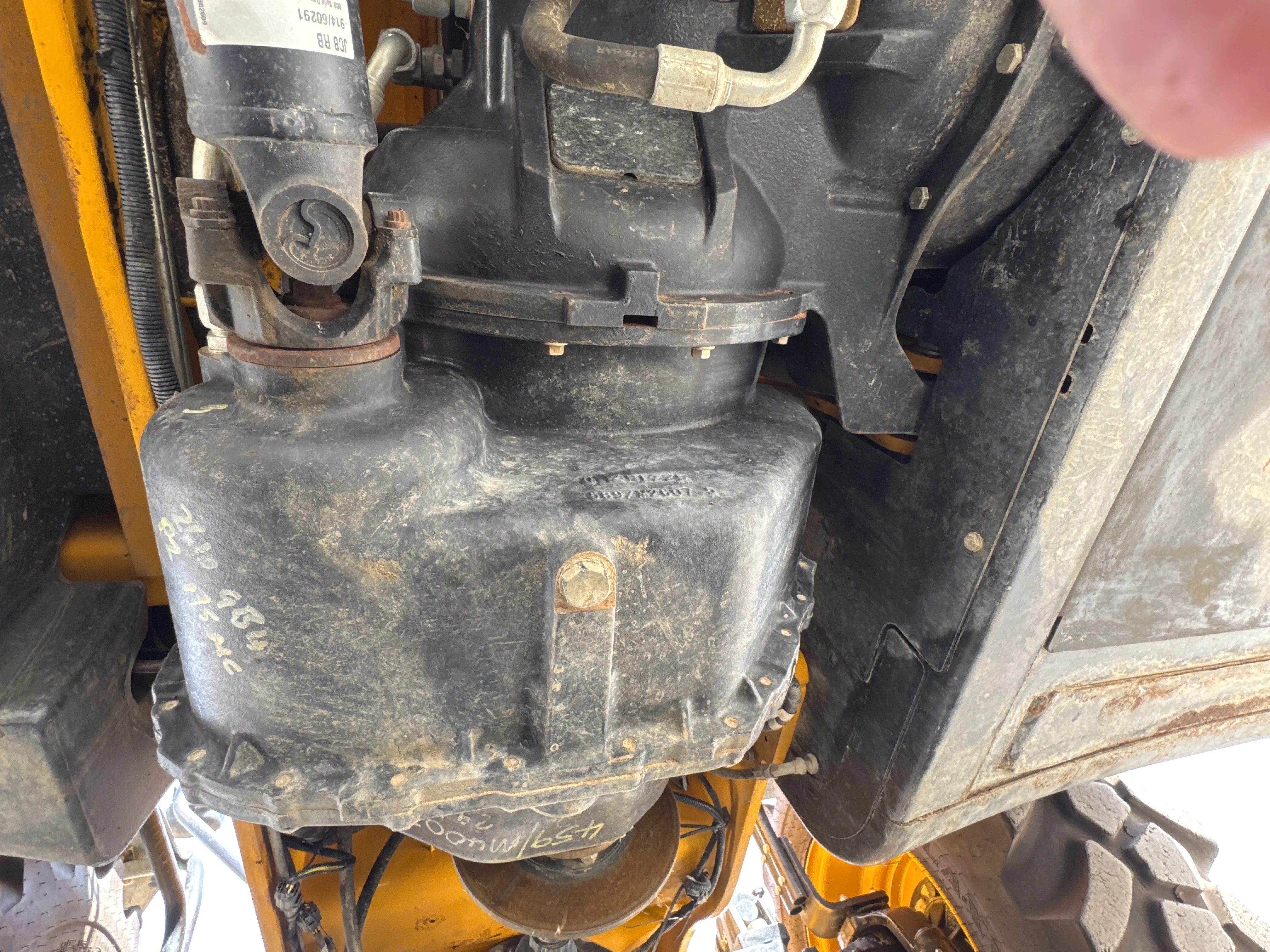 THM-002-JCB-540-170-telehandler-inspection-drive-system-transmission-case-1