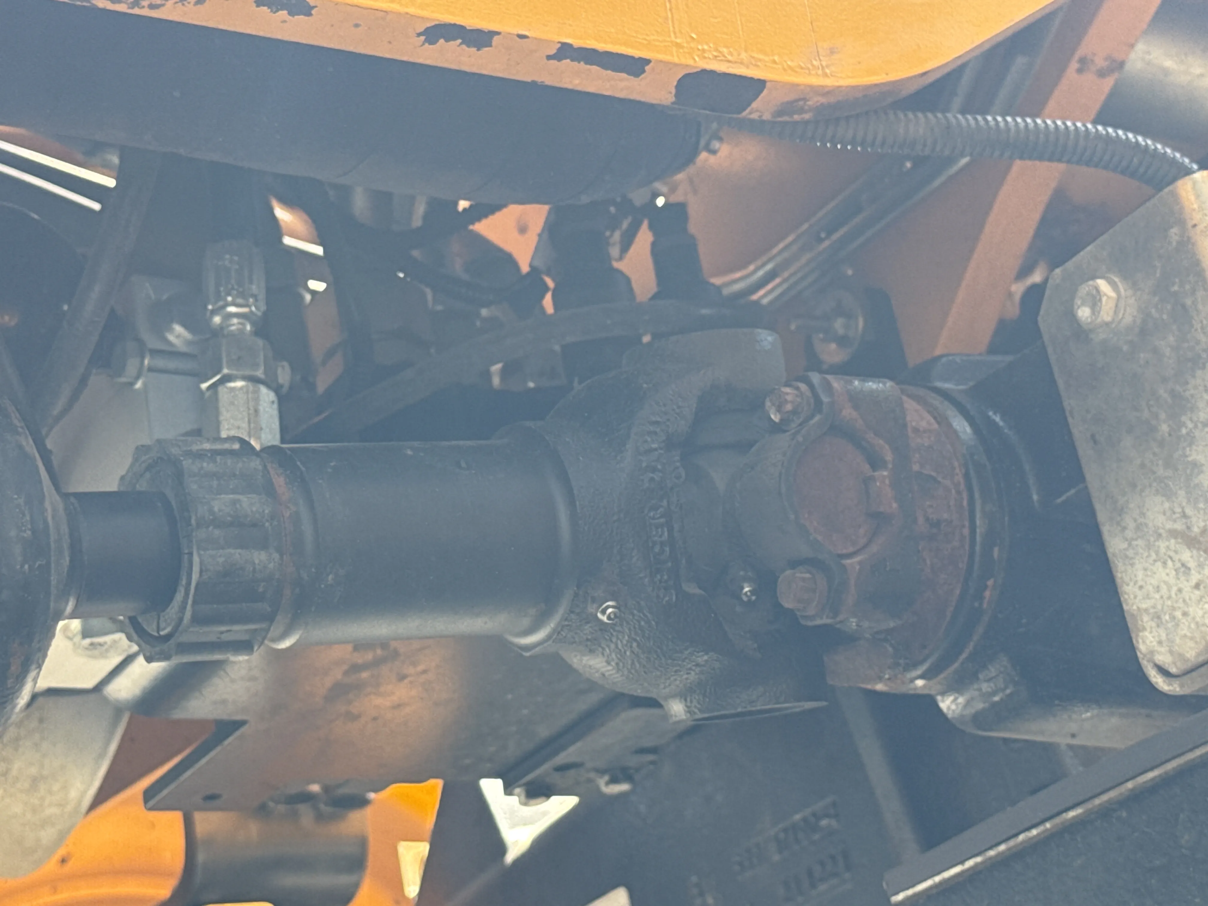 THM-002-JCB-540-170-telehandler-inspection-drive-system-propeller-shaft-1