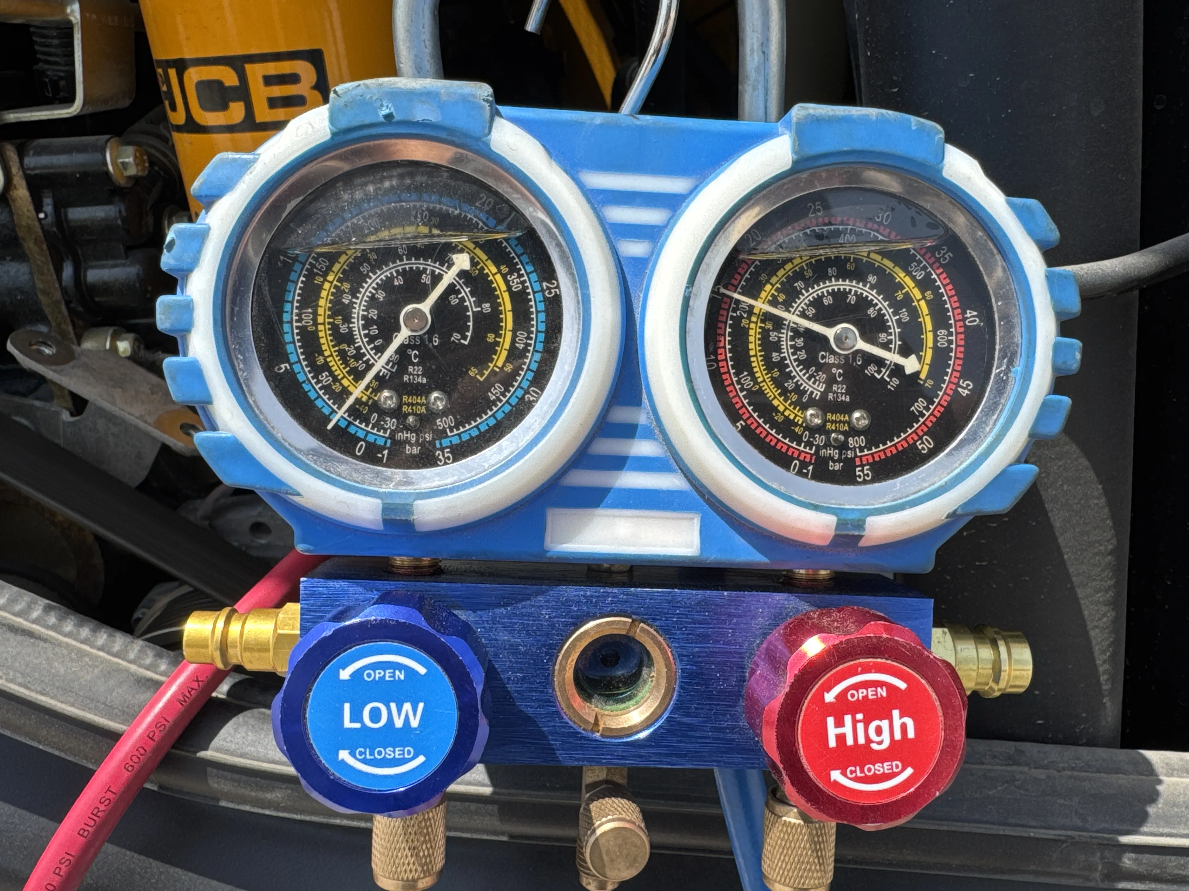 THM-002-JCB-540-170-telehandler-inspection-air-conditioning-AC-compressor-1