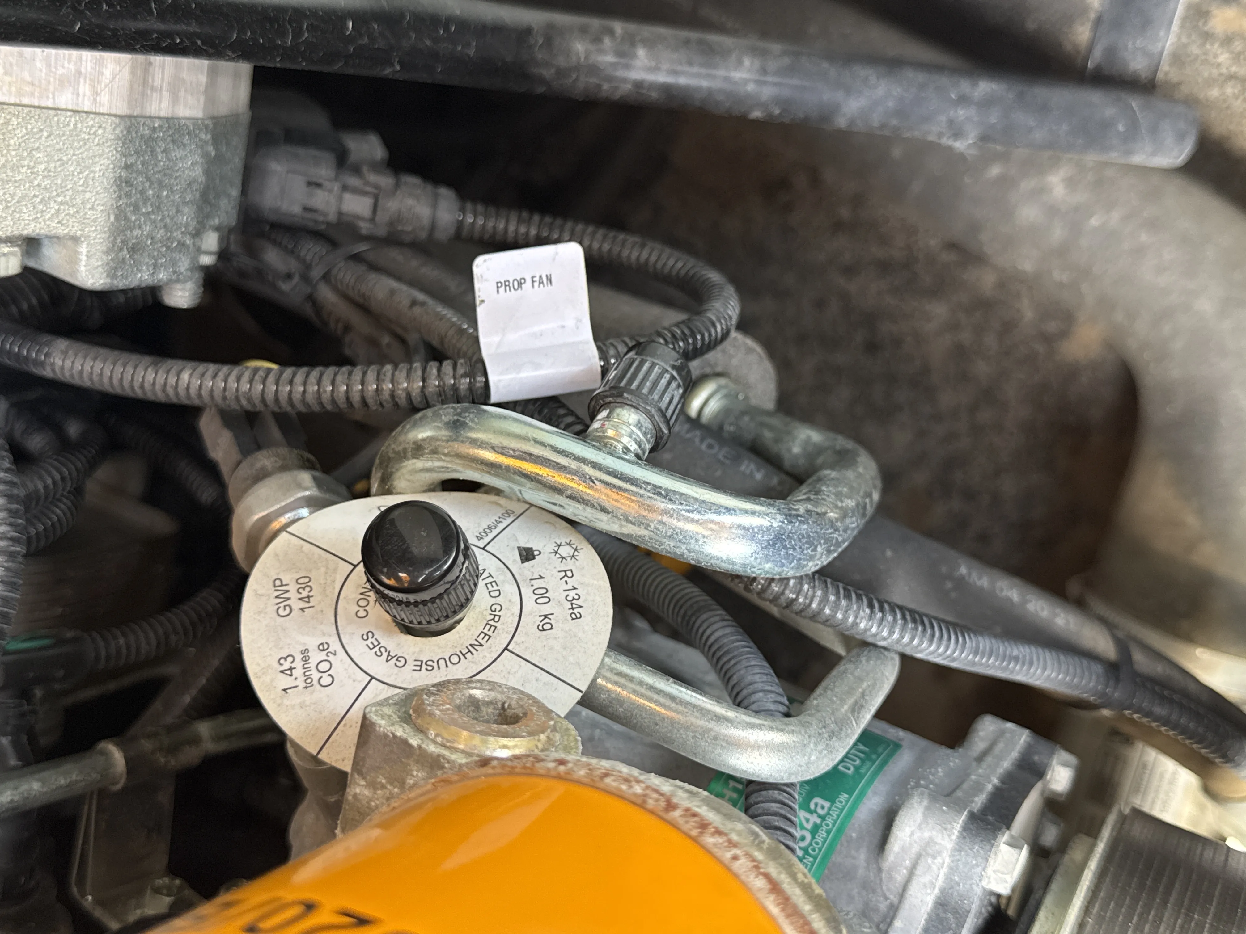 THM-002-JCB-540-170-telehandler-inspection -air-conditioning-refrigerant-lines-1