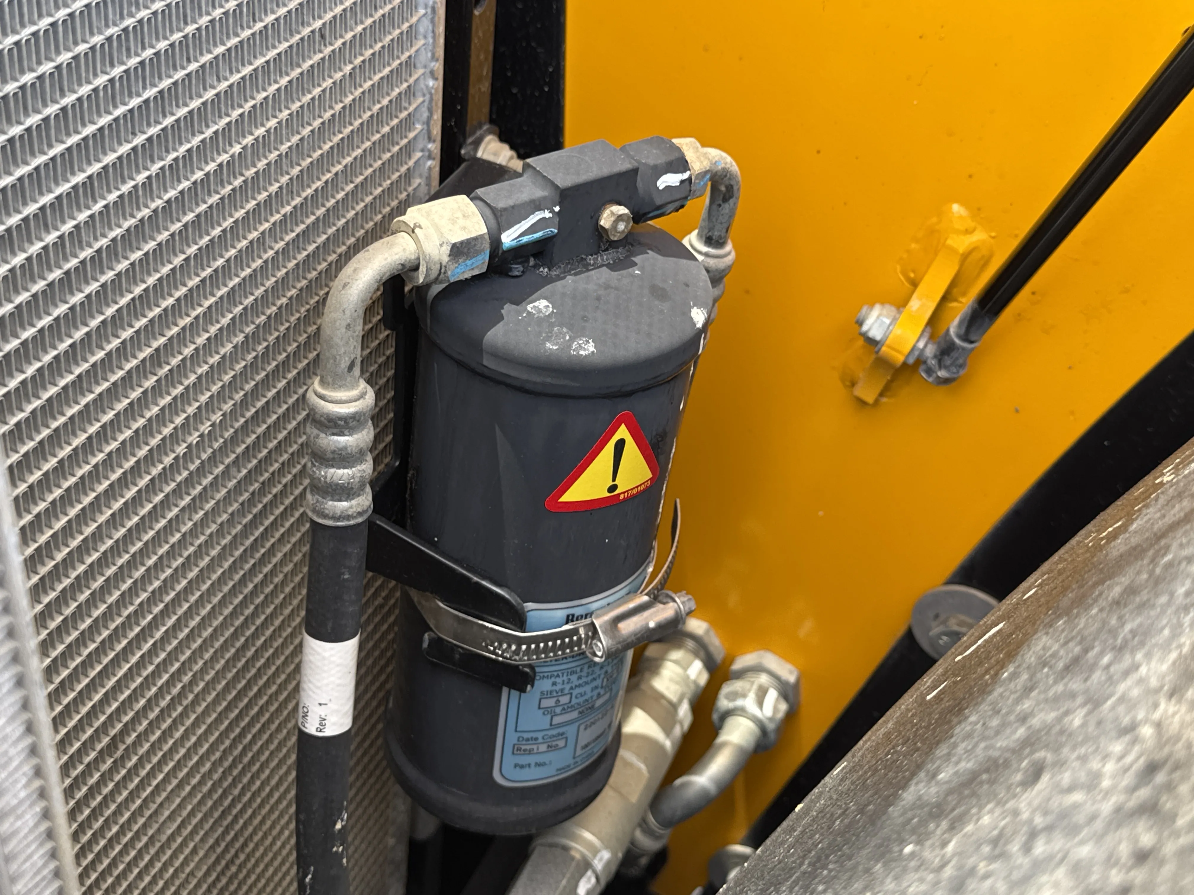 THM-002-JCB-540-170-telehandler-inspection -air-conditioning-refrigerant-lines-2