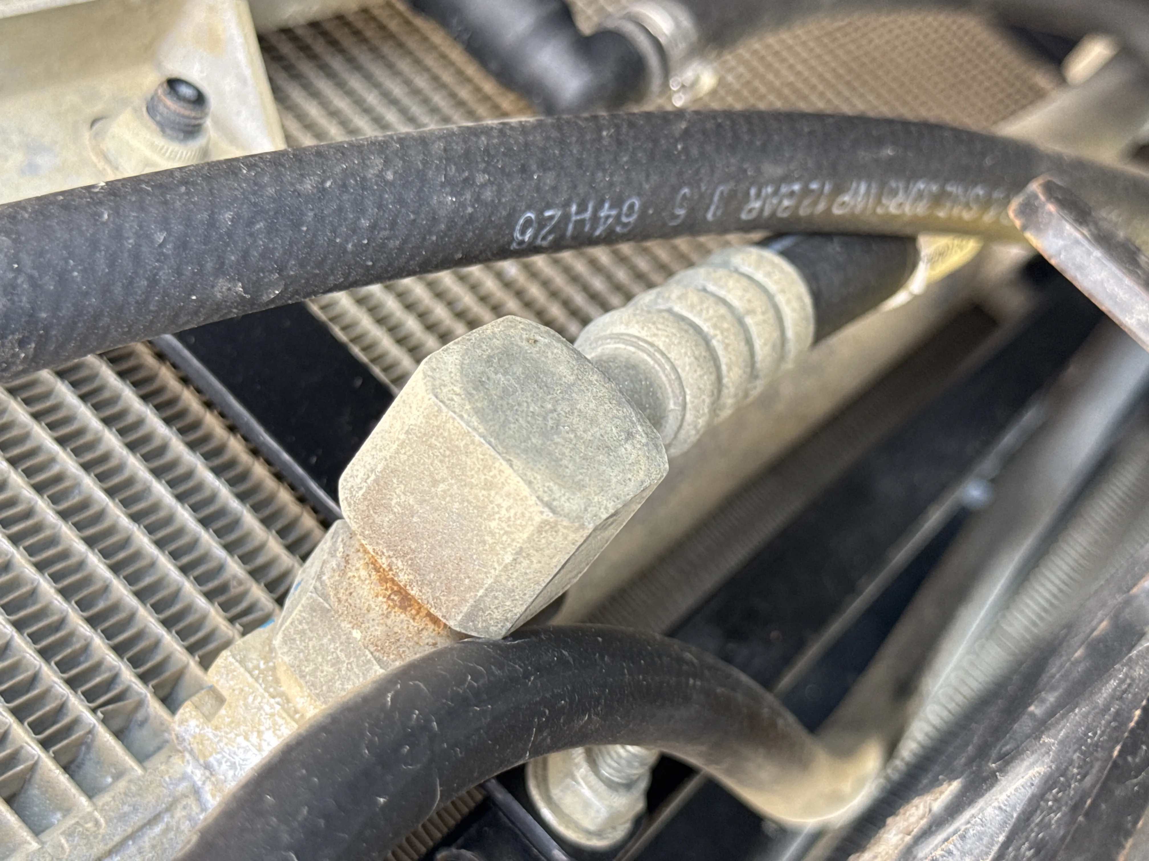 THM-002-JCB-540-170-telehandler-inspection -air-conditioning-refrigerant-lines-3