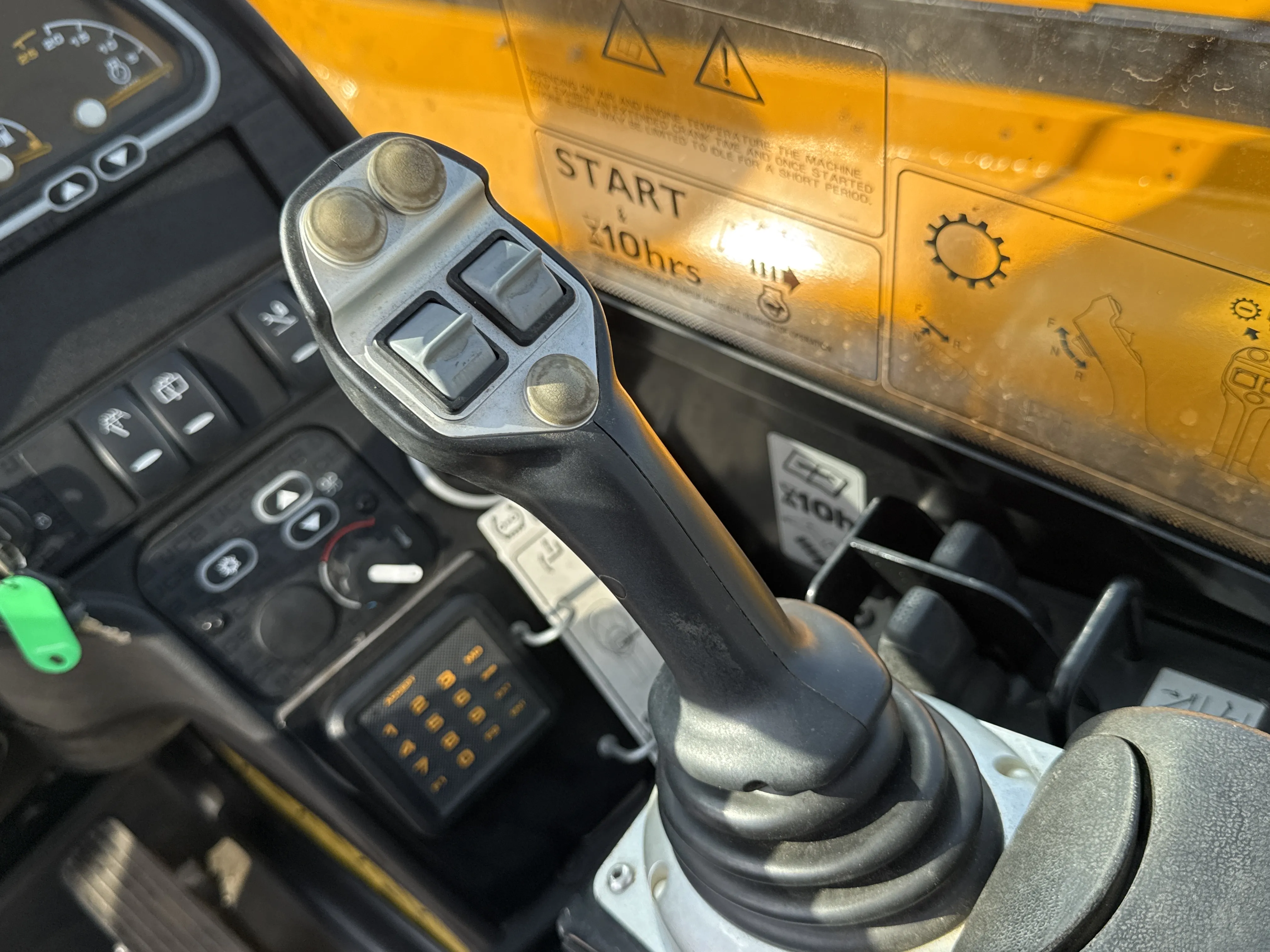 THM-002-JCB-540-170-telehandler-inspection-cabin-joysticks-1