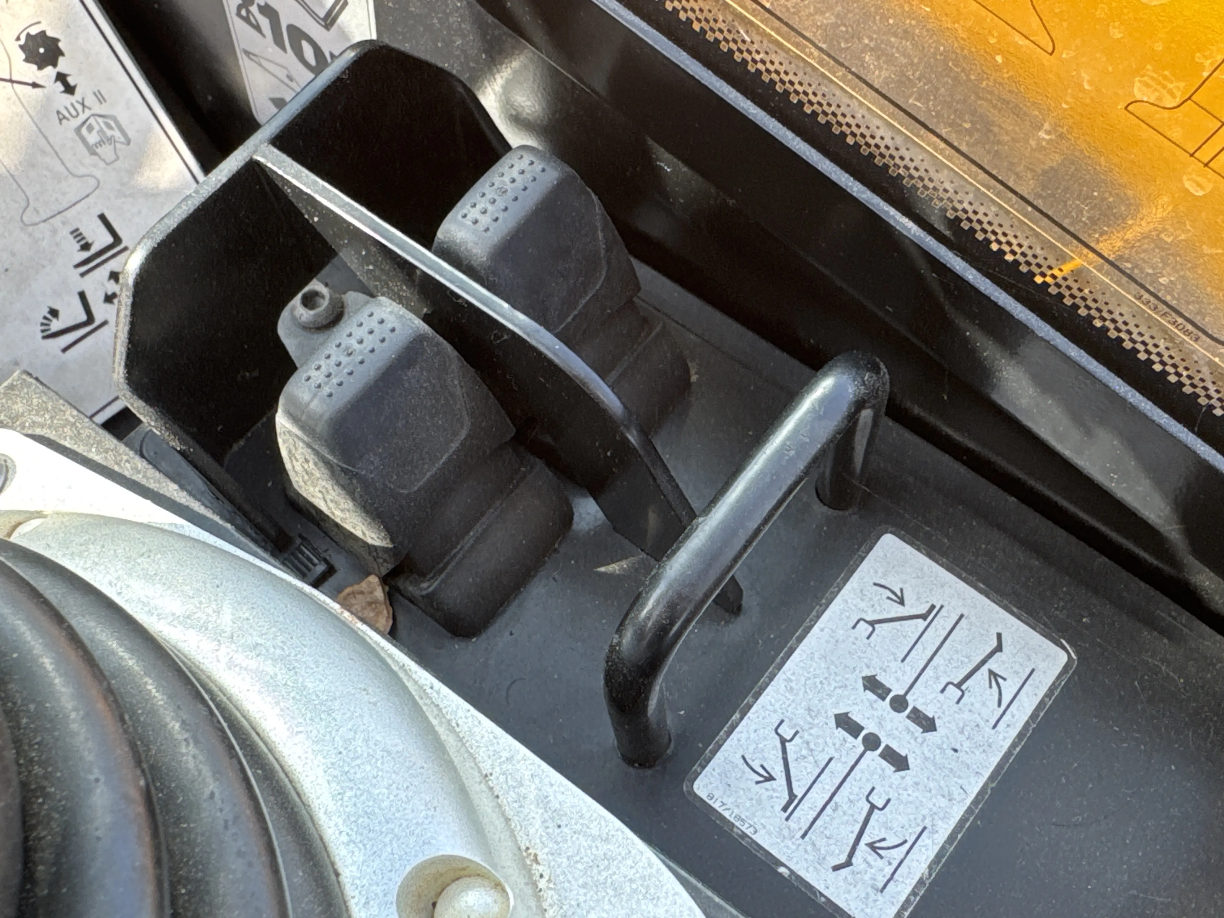 THM-002-JCB-540-170-telehandler-inspection-cabin-joysticks-2
