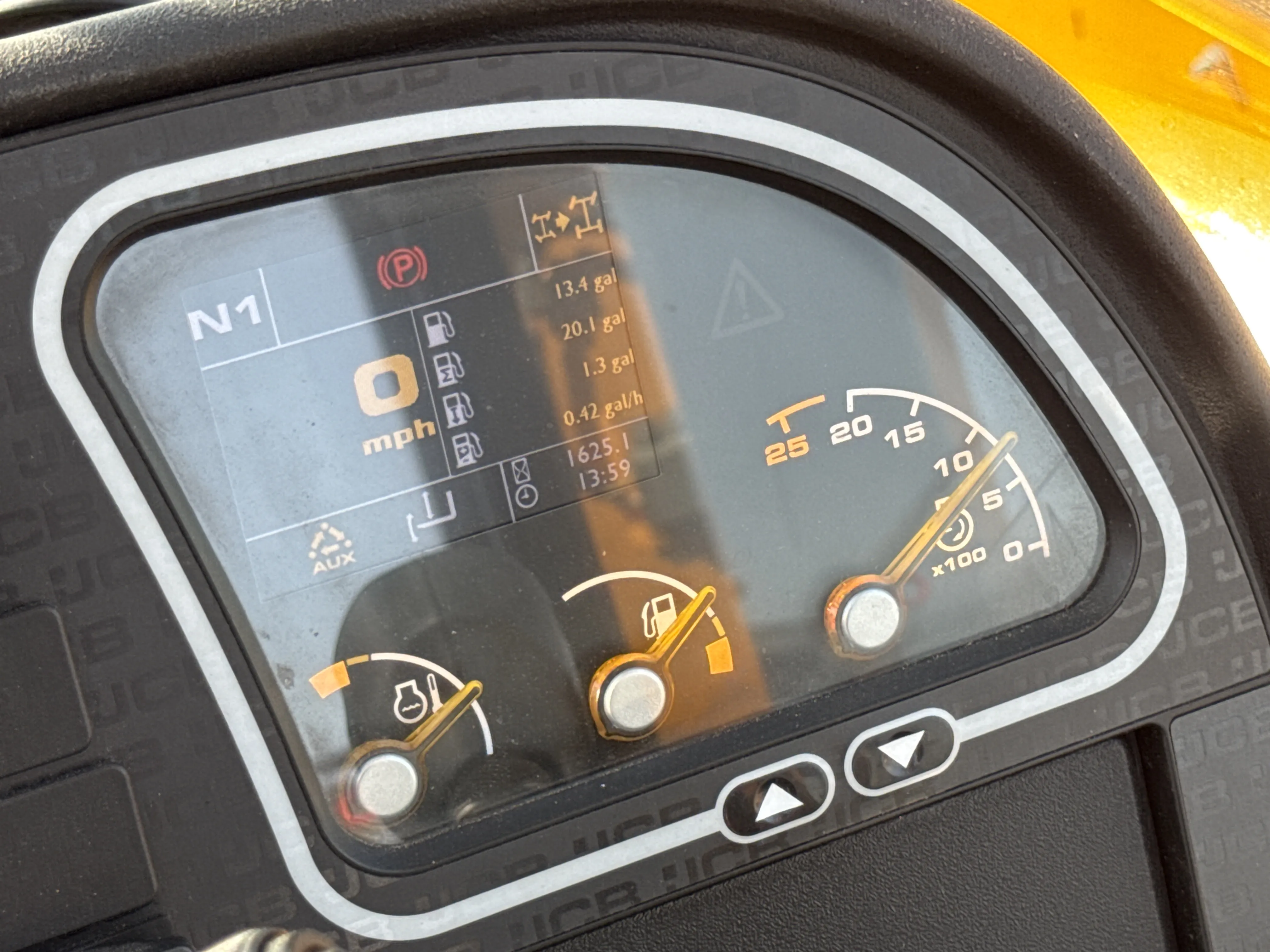 THM-002-JCB-540-170-telehandler-inspection-cabin-instrument-cluster-2