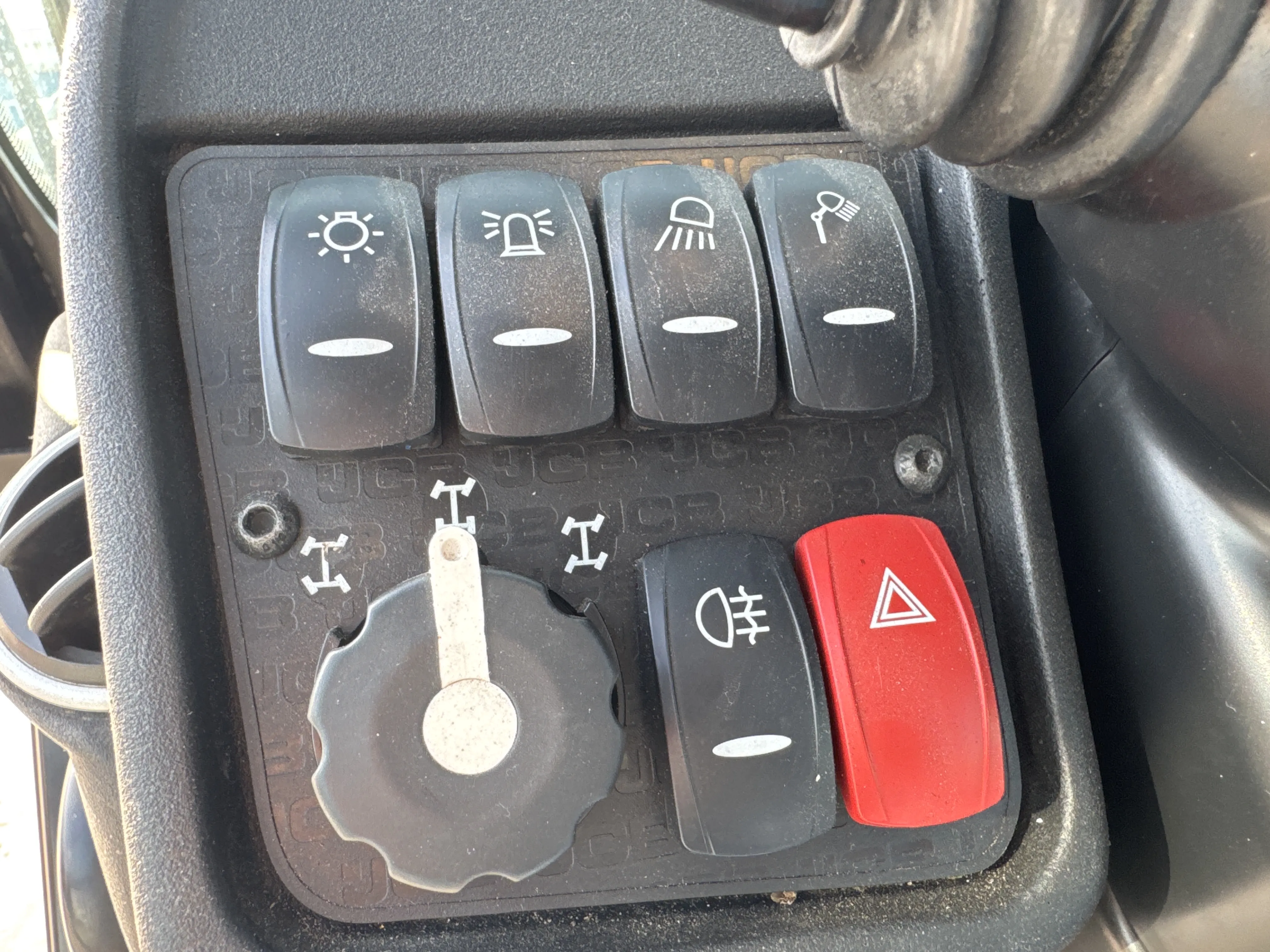 THM-002-JCB-540-170-telehandler-inspection-cabin-electronic-instrument-board-1