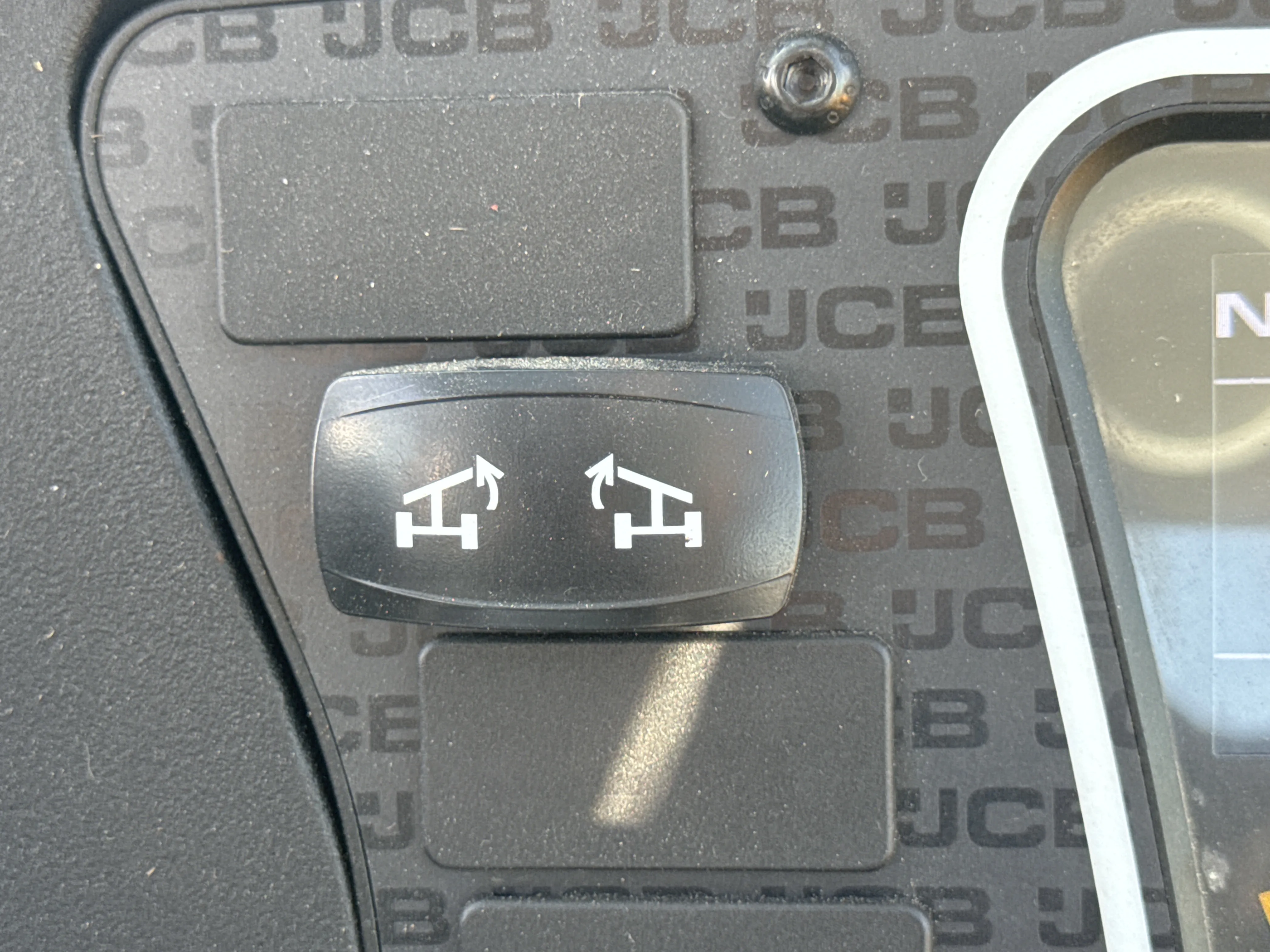 THM-002-JCB-540-170-telehandler-inspection-cabin-electronic-instrument-board-3