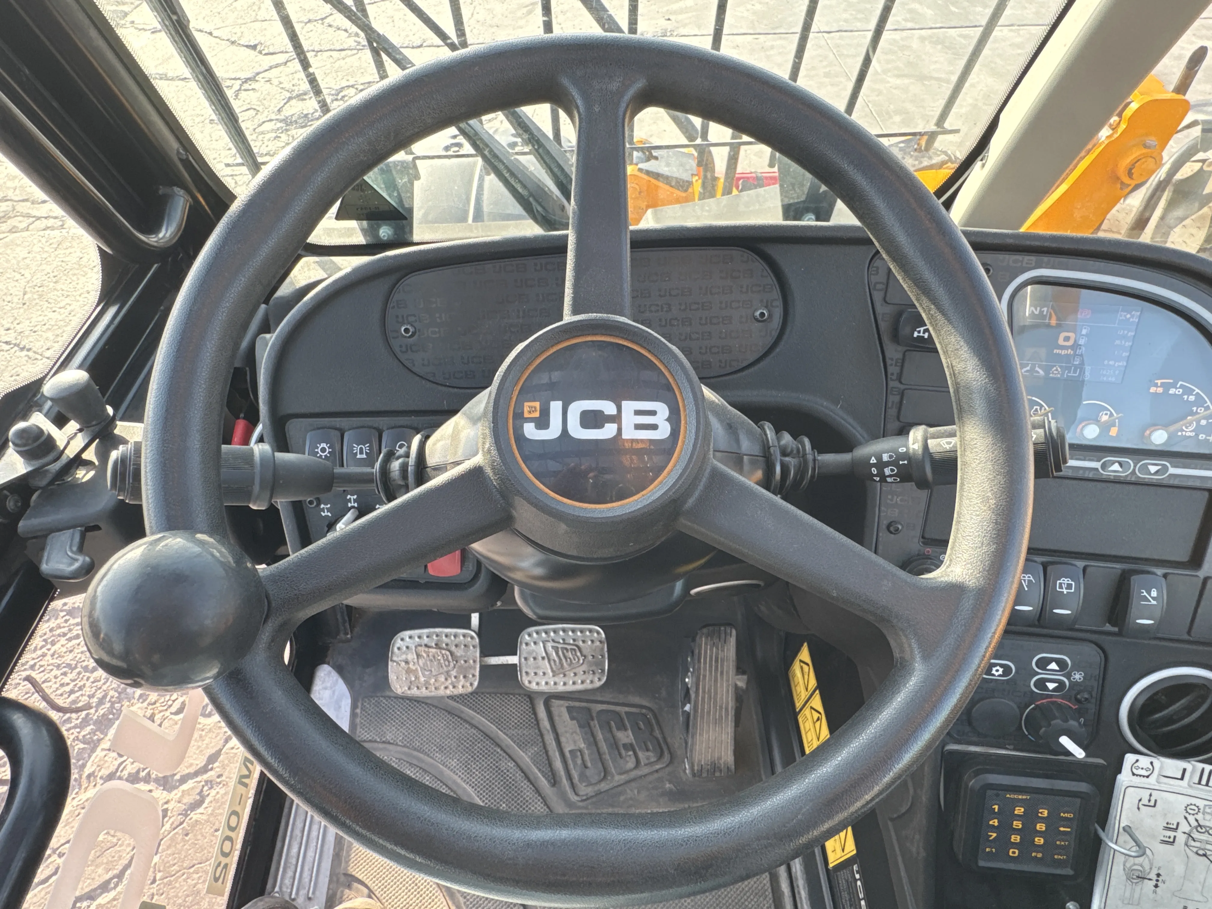THM-002-JCB-540-170-telehandler-inspection-cabin-steering-controls-1