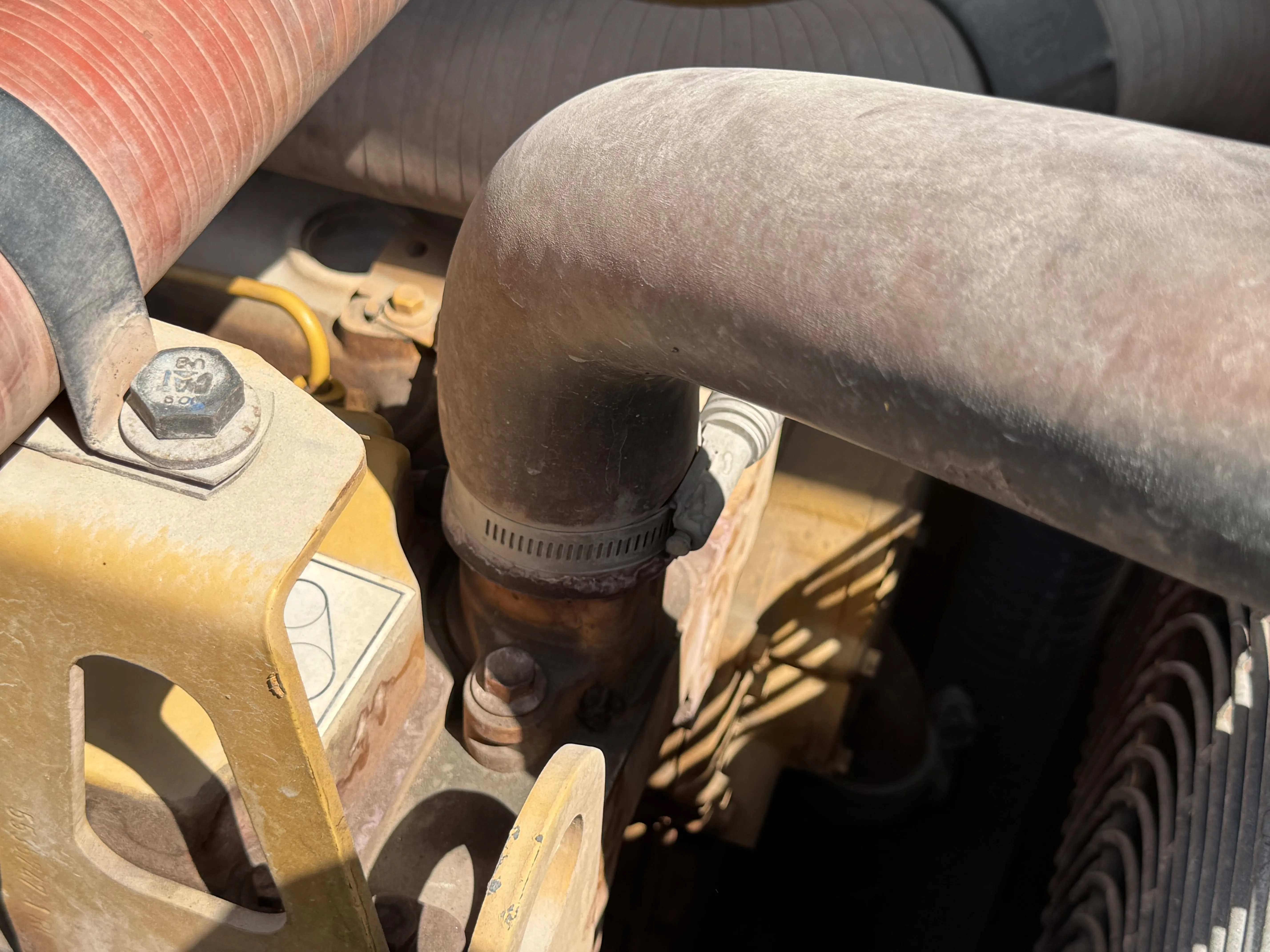 MDX-001-Cat-323D3-medium-excavator-inspection-engine-hoses-6
