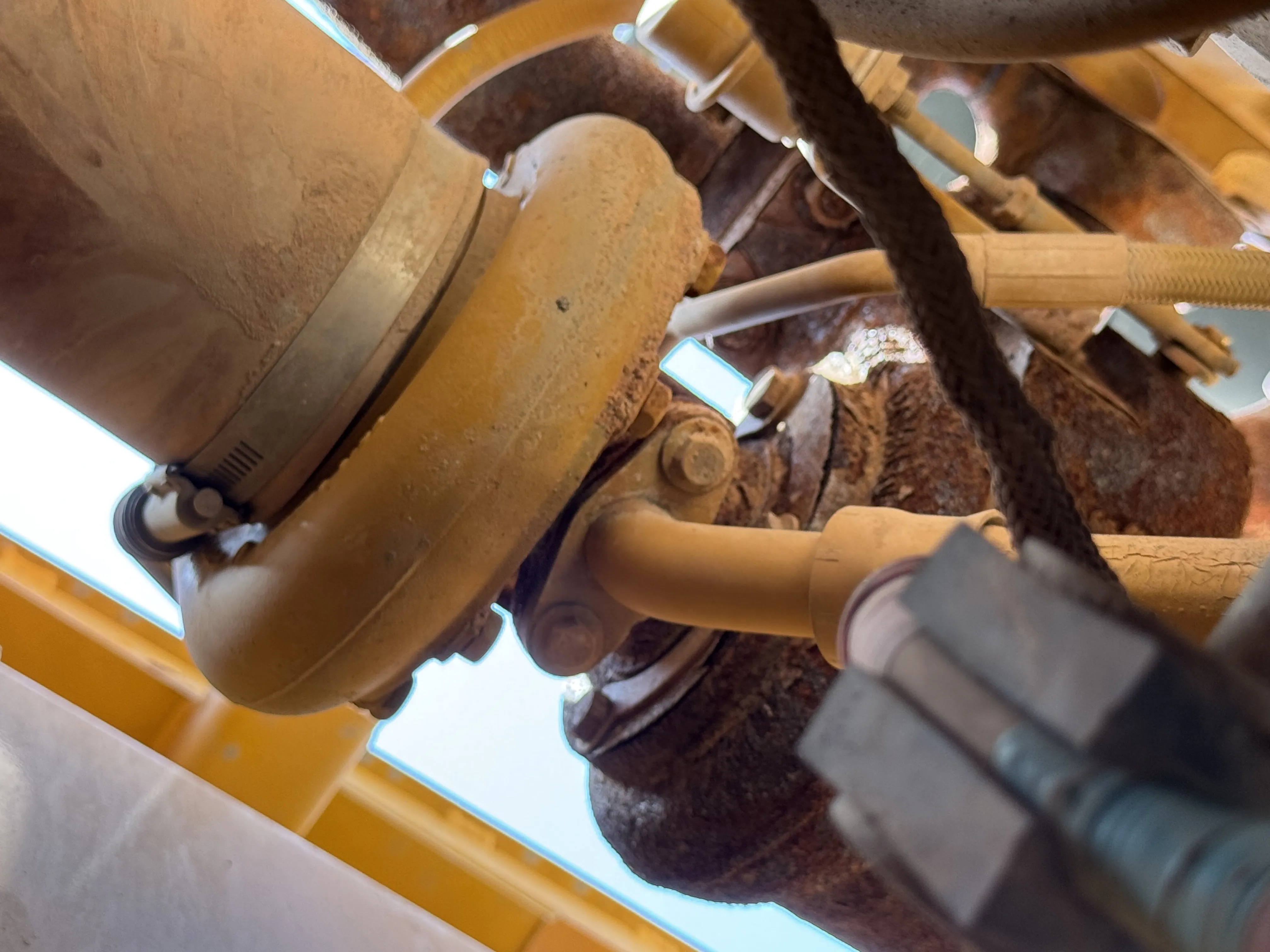 MDX-001-Cat-323D3-medium-excavator-inspection-engine-turbo-2