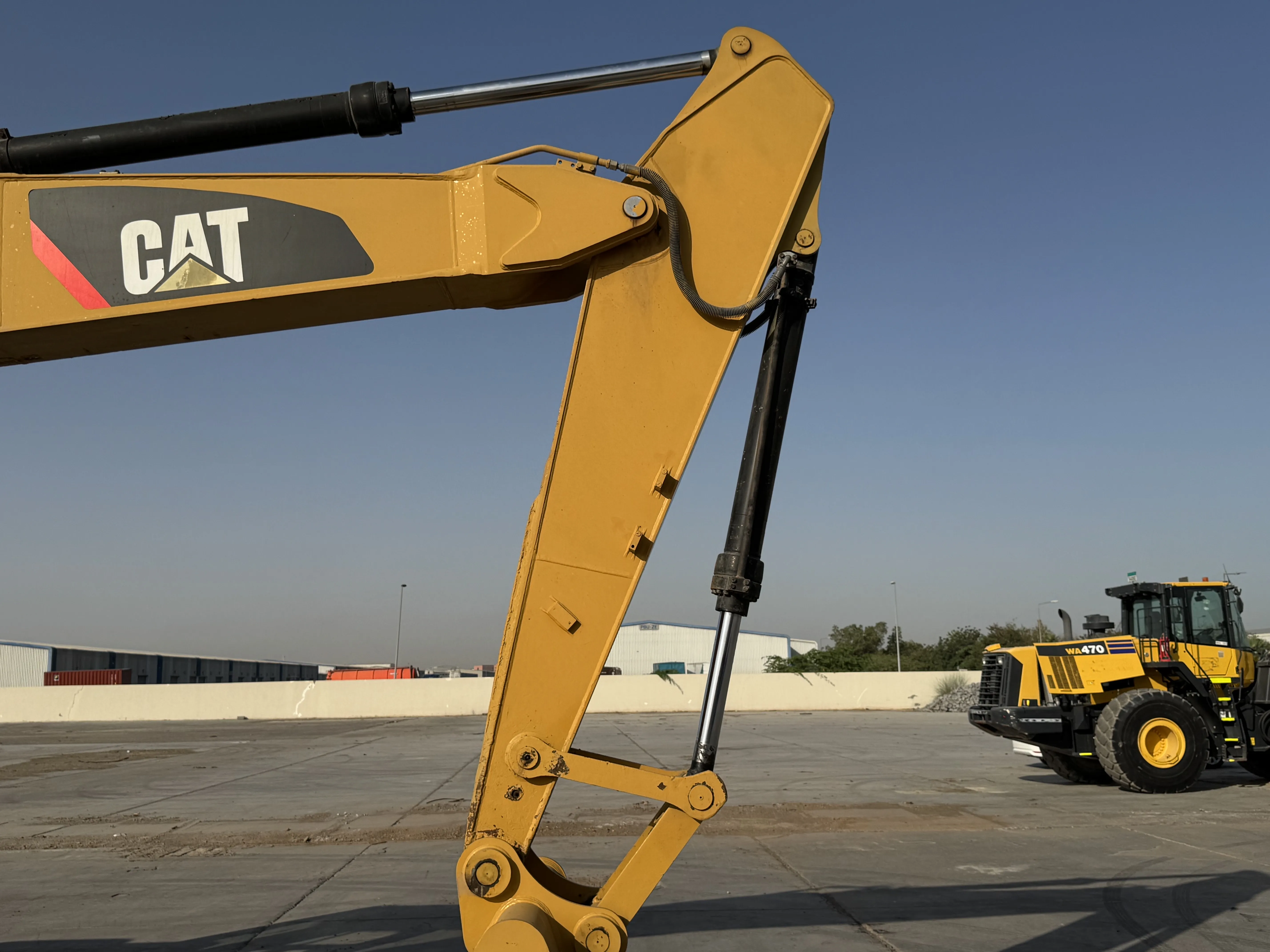 MDX-001-Cat-323D3-medium-excavator-inspection-chassis-stick-1