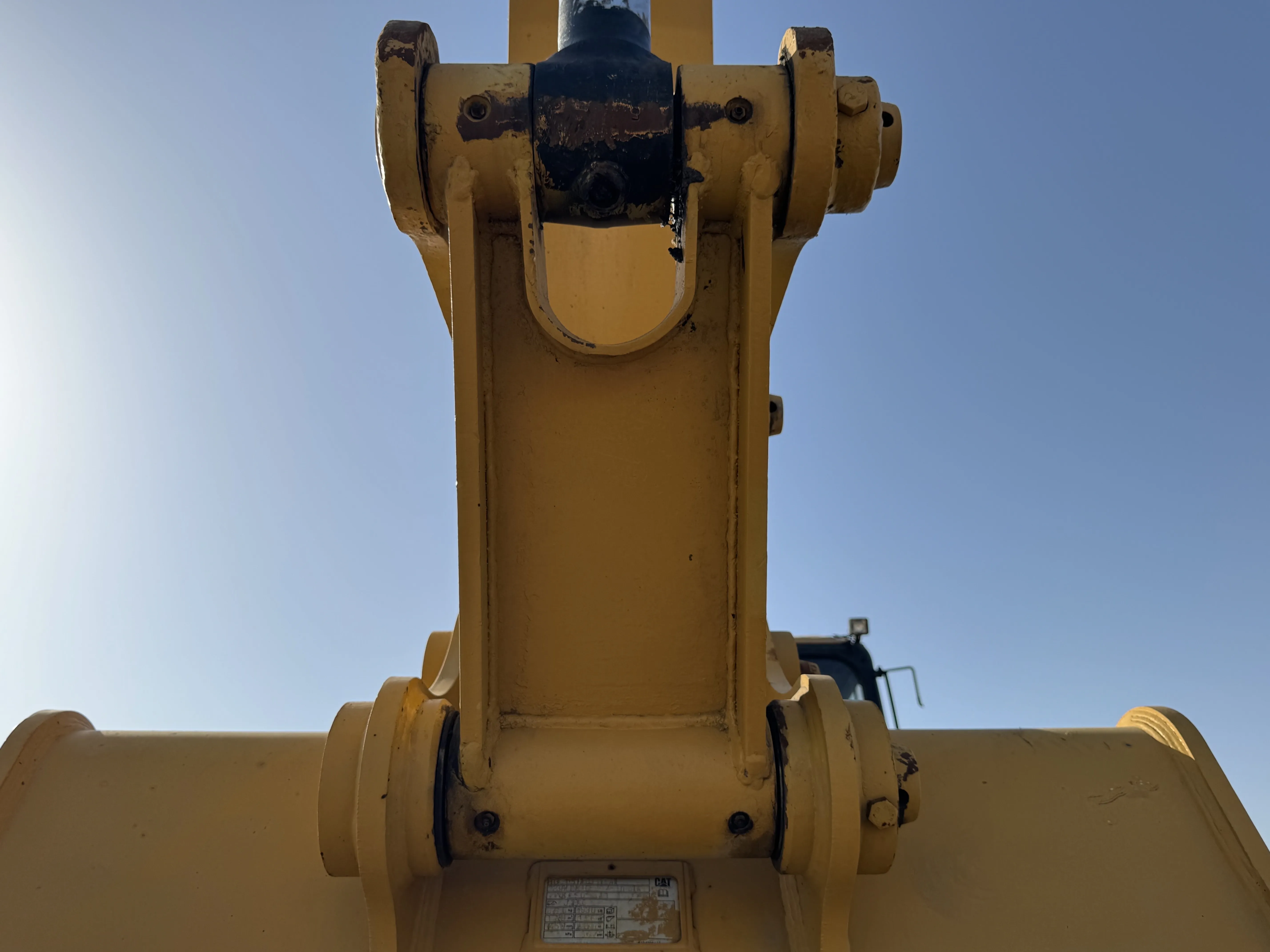 MDX-001-Cat-323D3-medium-excavator-inspection-chassis-H-link-1