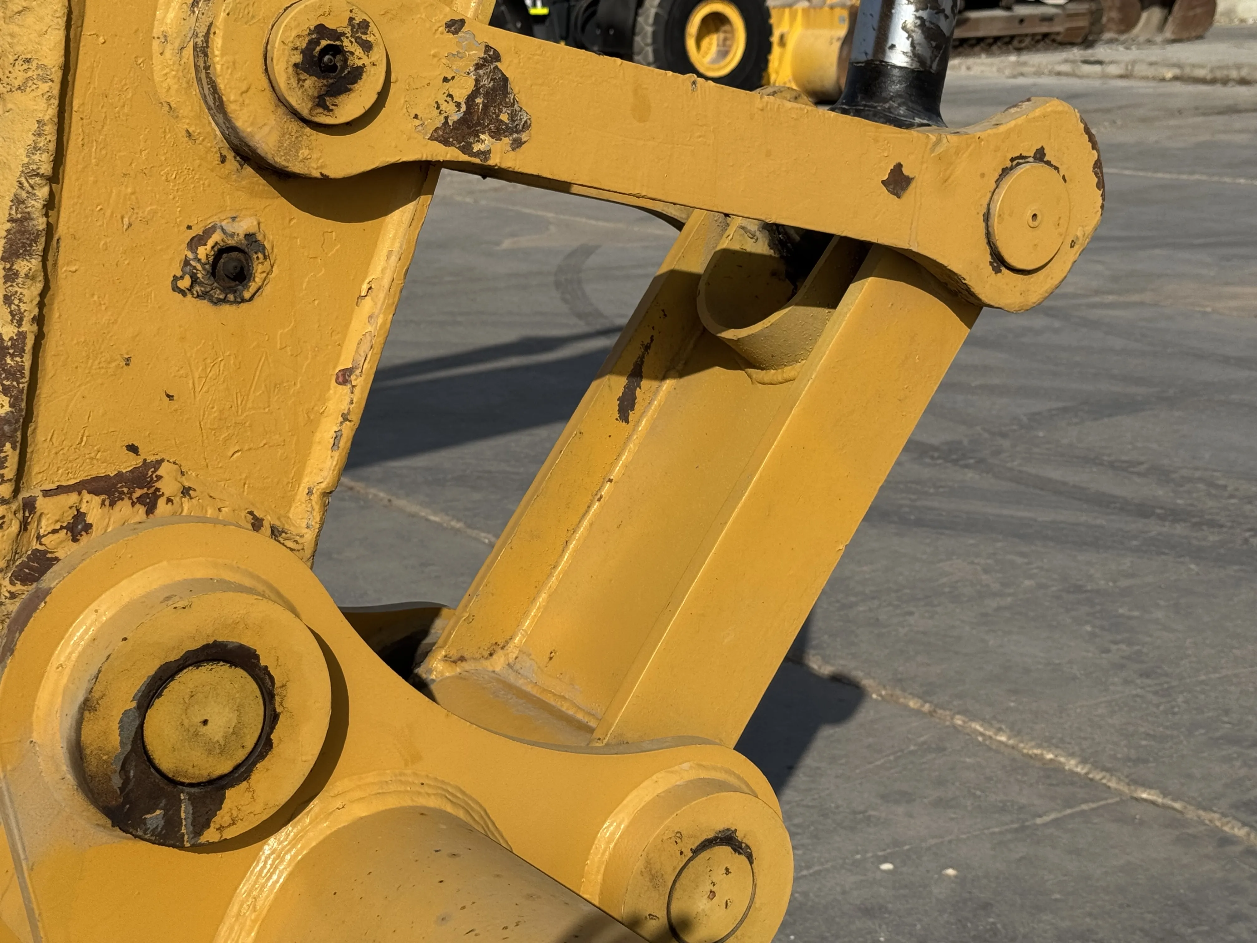 MDX-001-Cat-323D3-medium-excavator-inspection-chassis-H-link-2