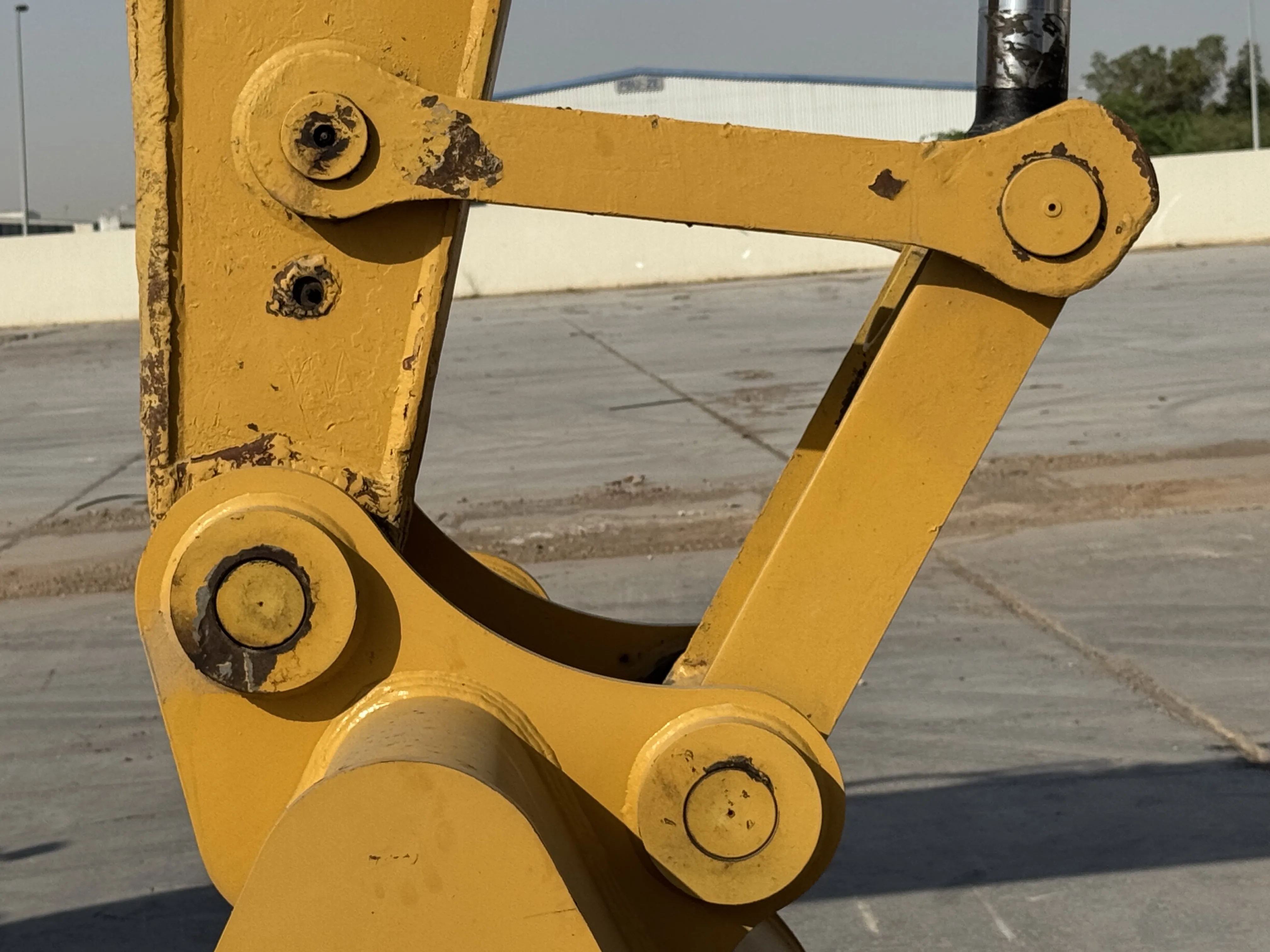 MDX-001-Cat-323D3-medium-excavator-inspection-chassis-dog-bone-arms-2