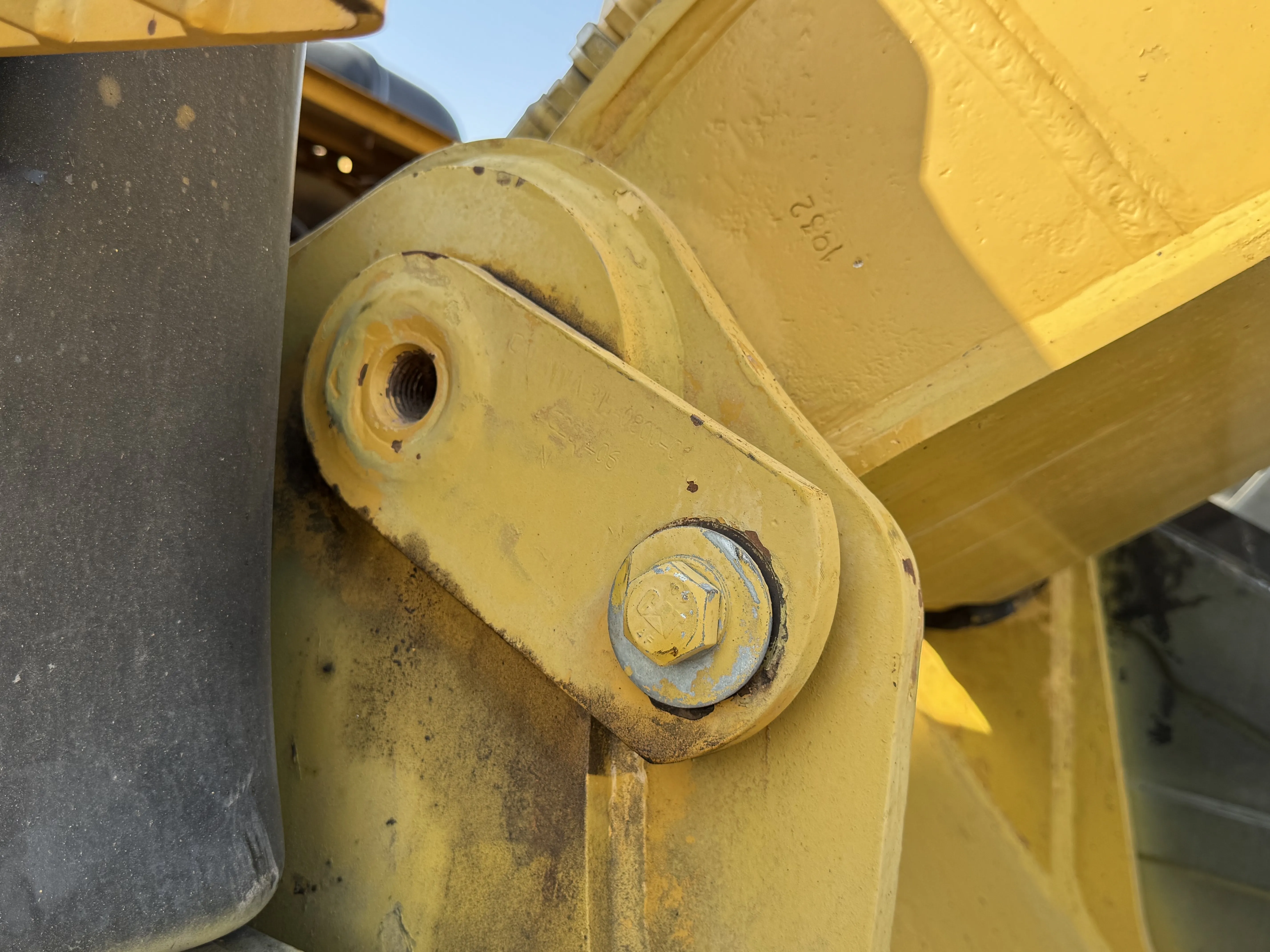 MDX-001-Cat-323D3-medium-excavator-inspection-chassis-boom-base-pin-and-bushings-1