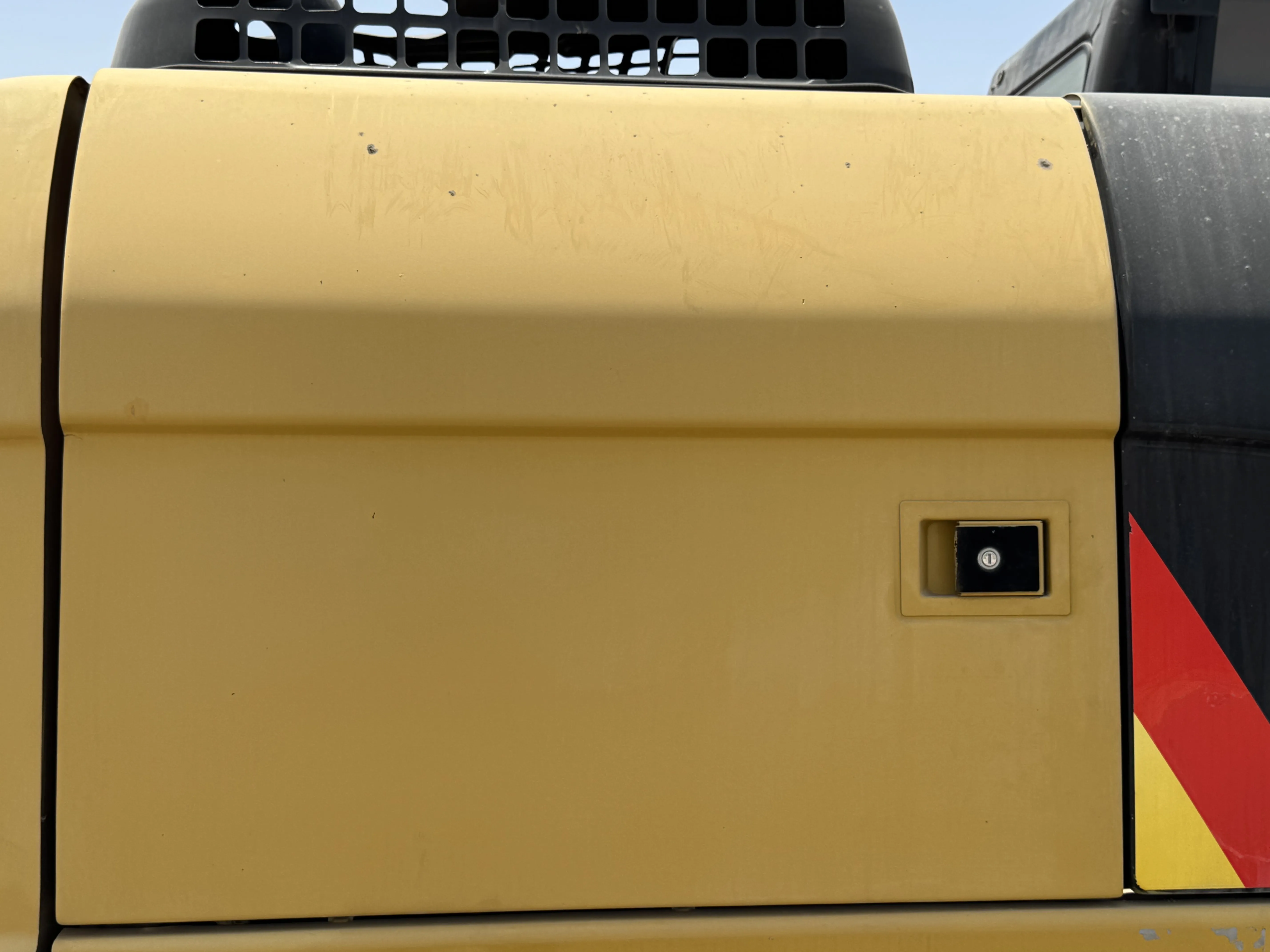 MDX-001-Cat-323D3-medium-excavator-inspection-structure-sheet-metal-fiberglass-1
