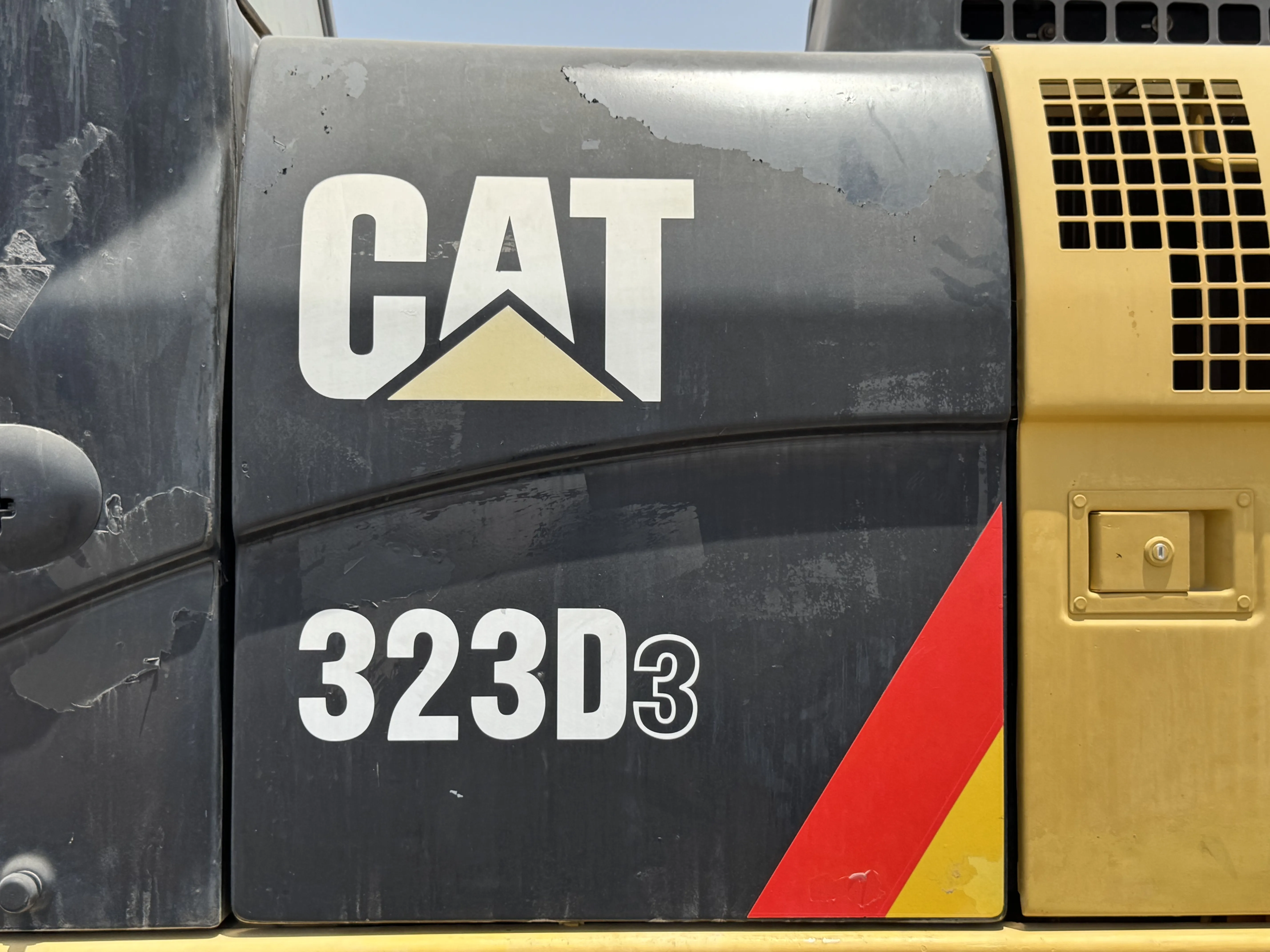 MDX-001-Cat-323D3-medium-excavator-inspection-structure-sheet-metal-fiberglass-2