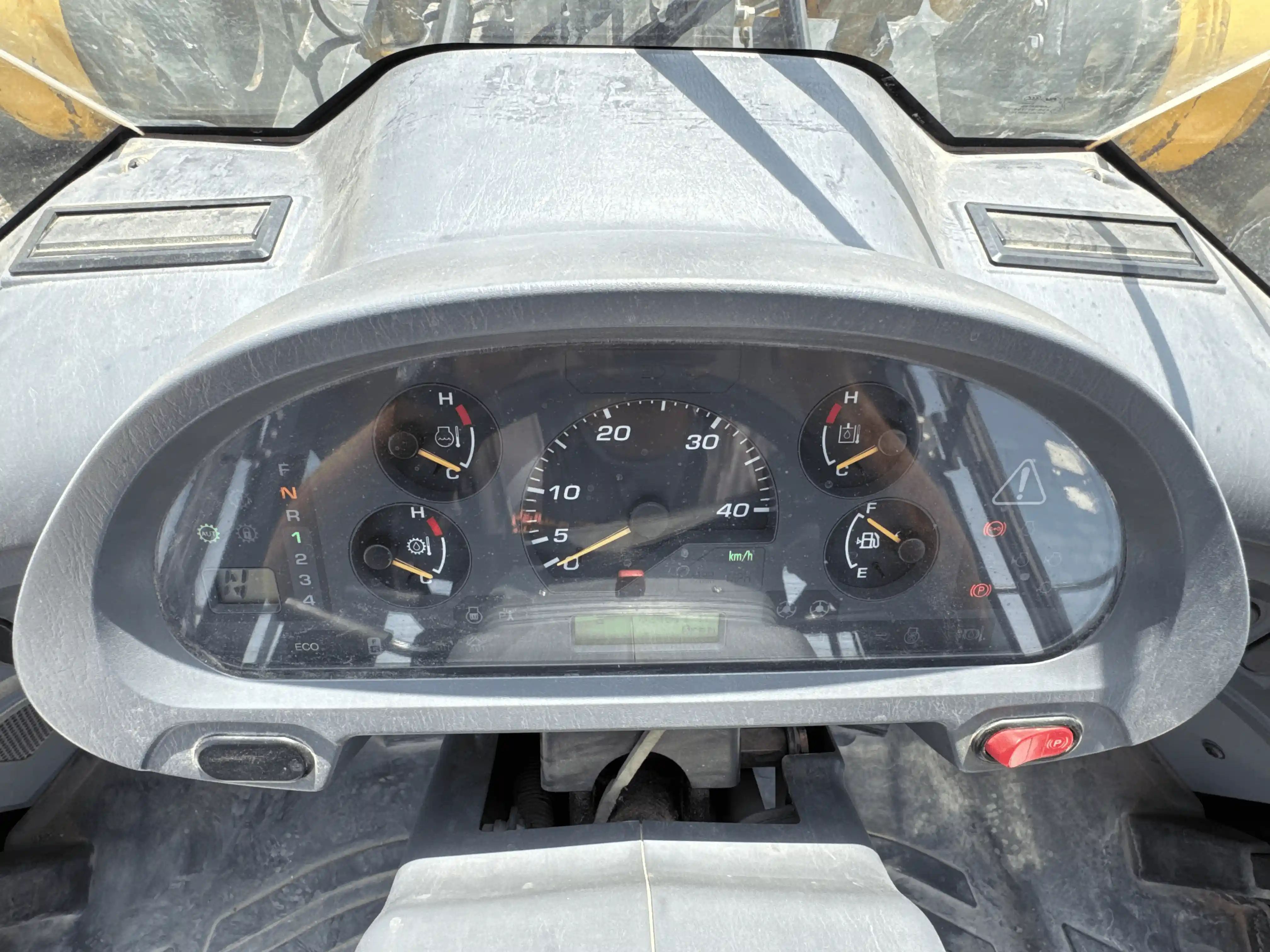 WHL-002-Komatsu-WA470-6R-wheel-loader-interior-images-dash-console