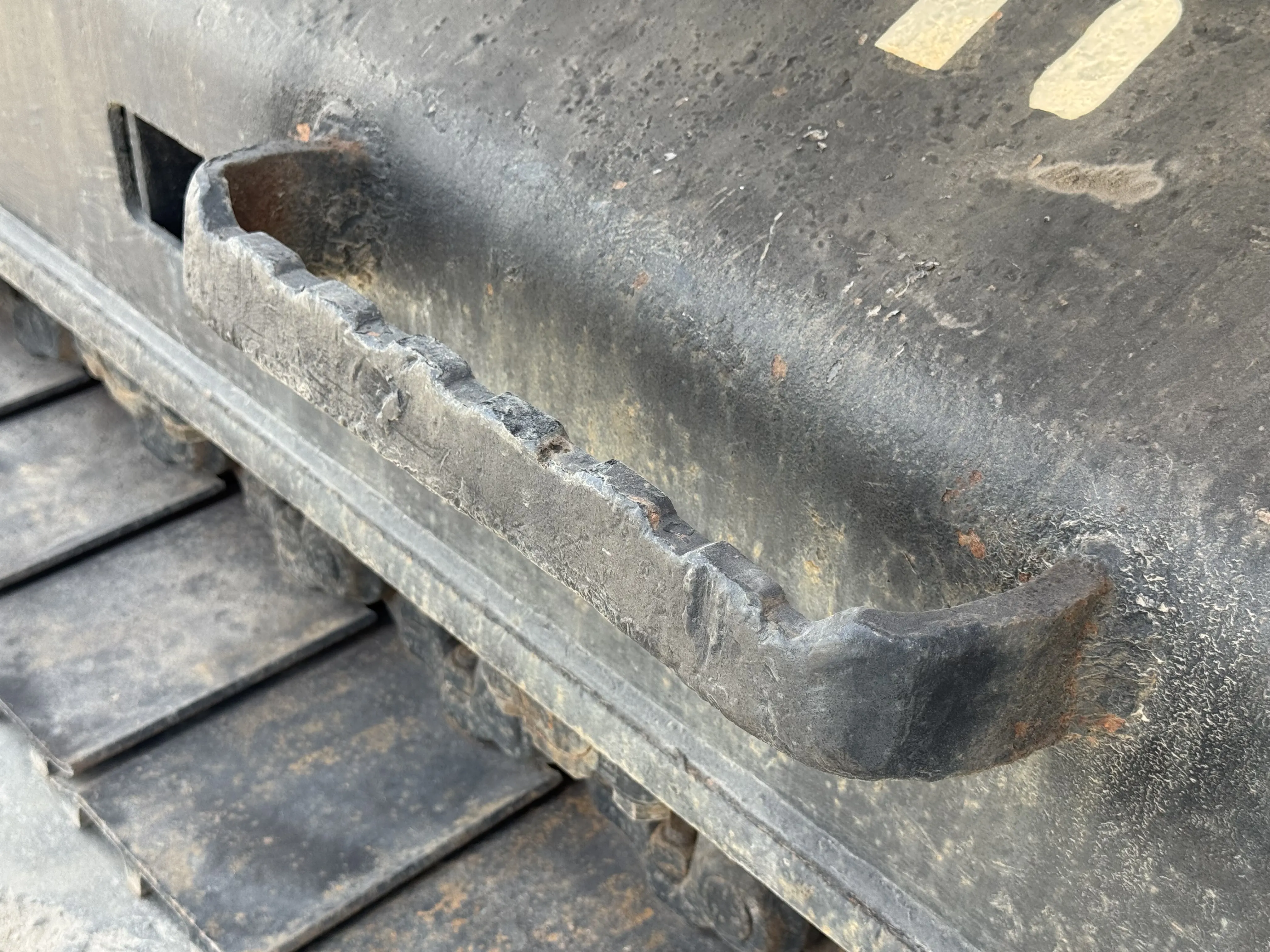 MDX-001-Cat-323D3-medium-excavator-inspection-structure-steps-ladders-2