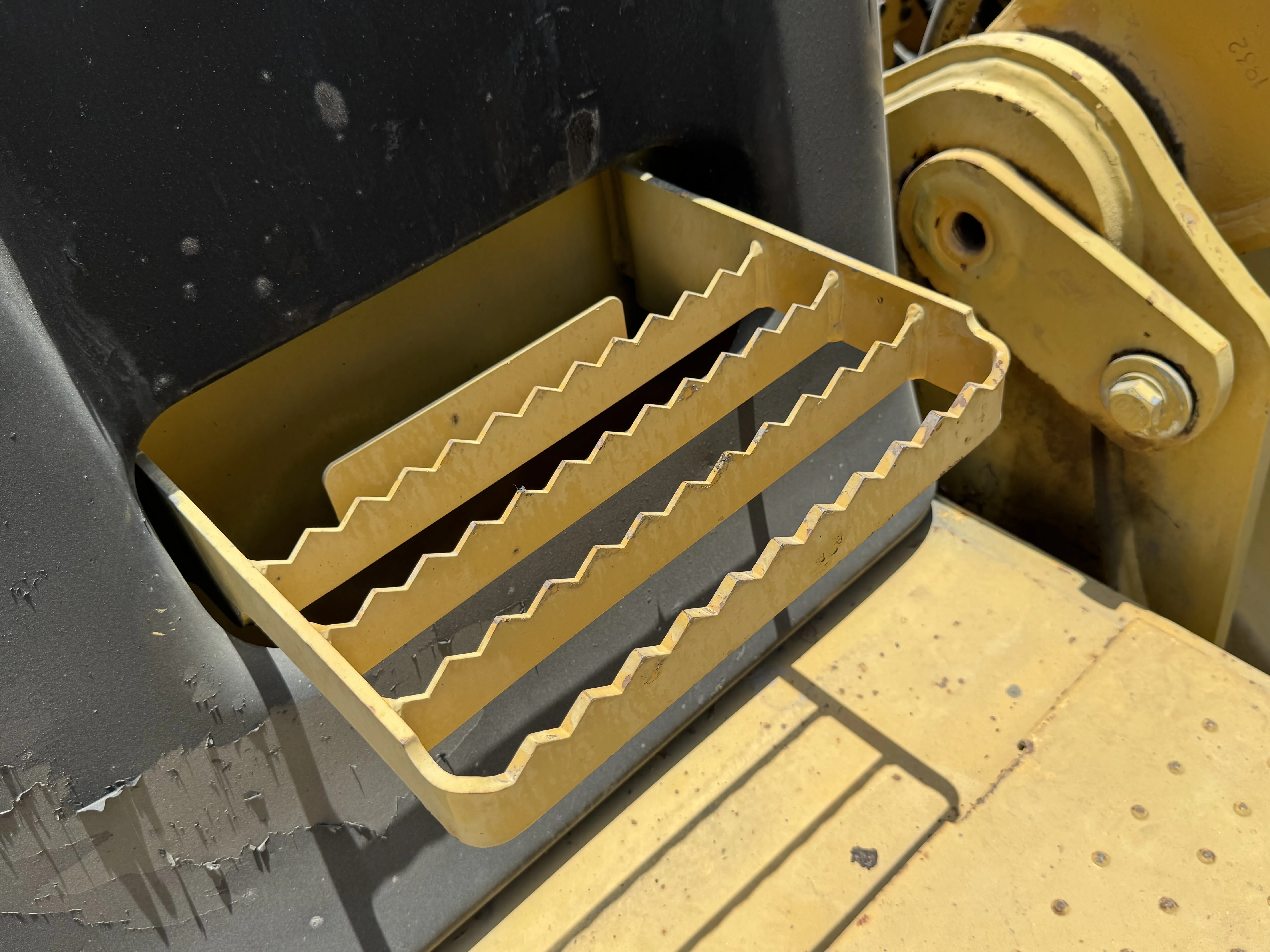 MDX-001-Cat-323D3-medium-excavator-inspection-structure-steps-ladders-3