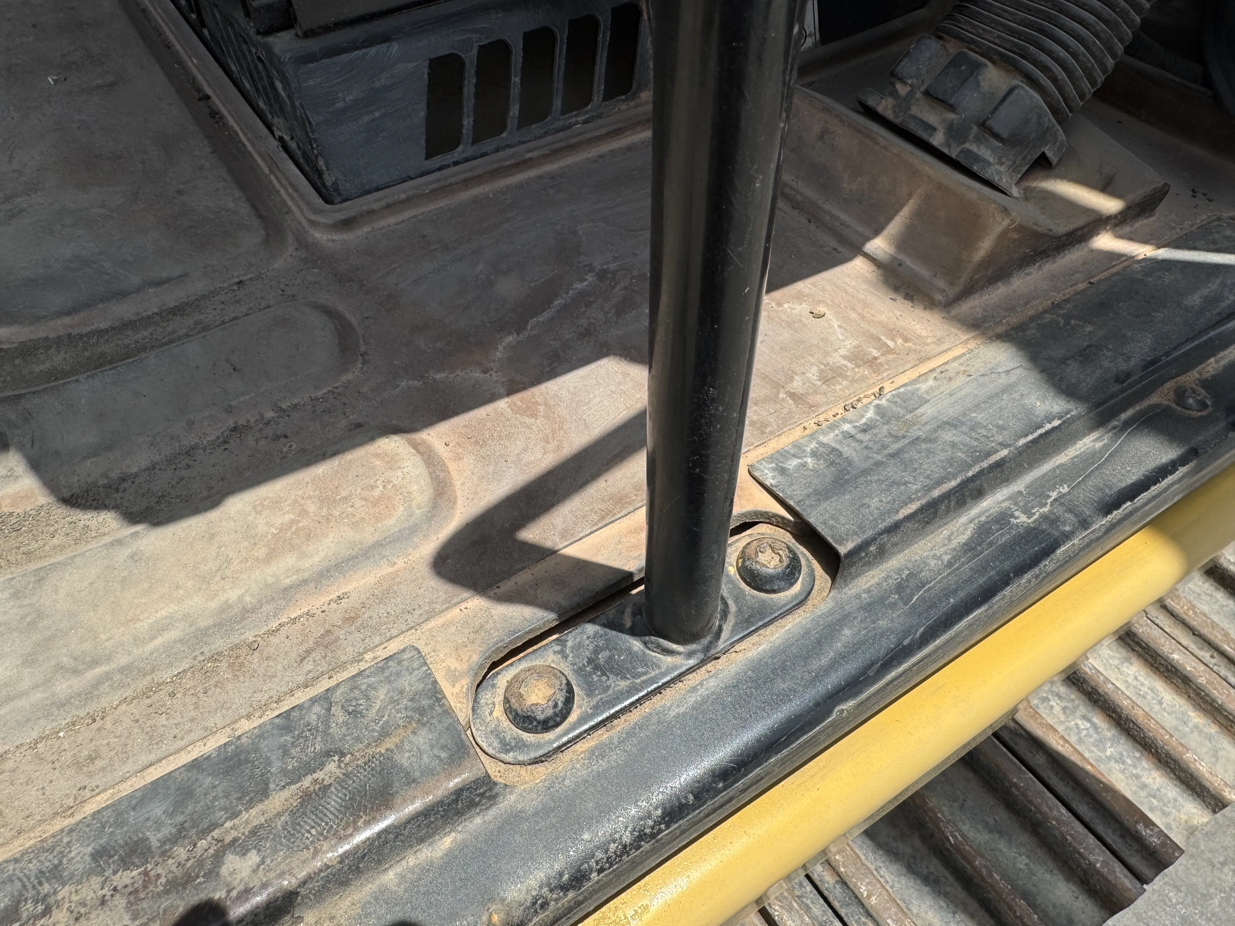 MDX-001-Cat-323D3-medium-excavator-inspection-structure-handrails-2