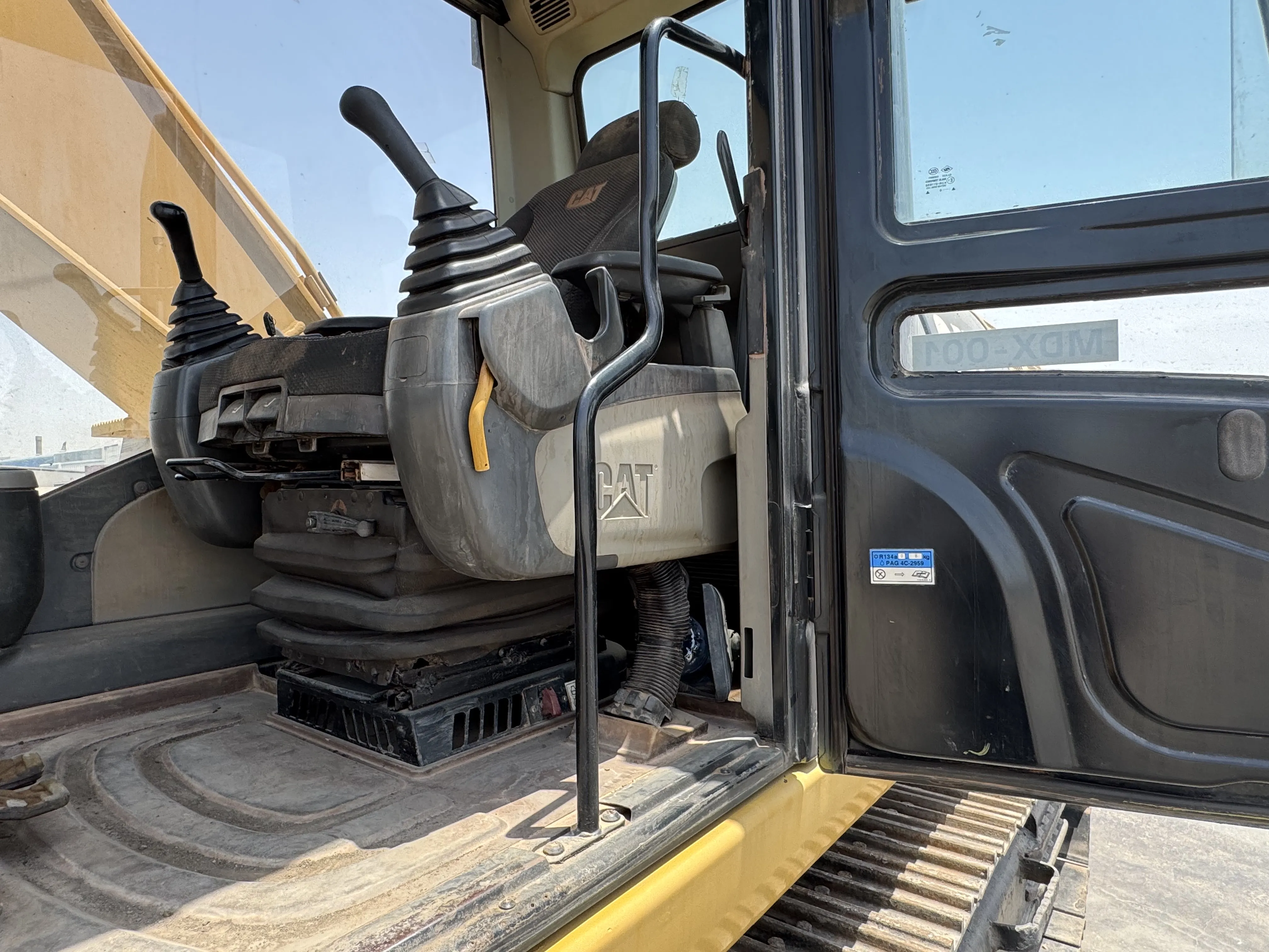 MDX-001-Cat-323D3-medium-excavator-inspection-structure-handrails-4