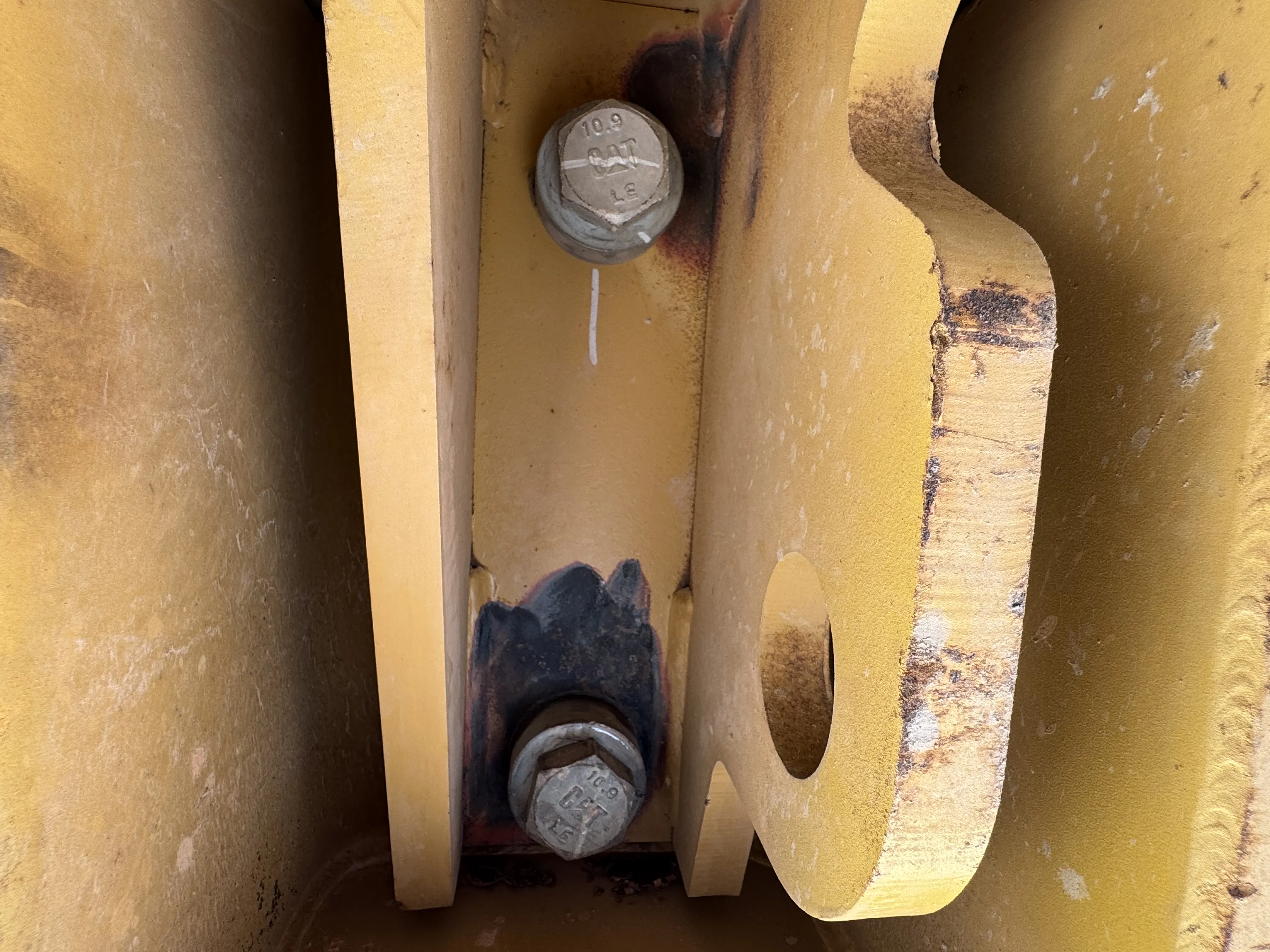 MDX-001-Cat-323D3-medium-excavator-inspection-safety-counter-weight-bolts-2