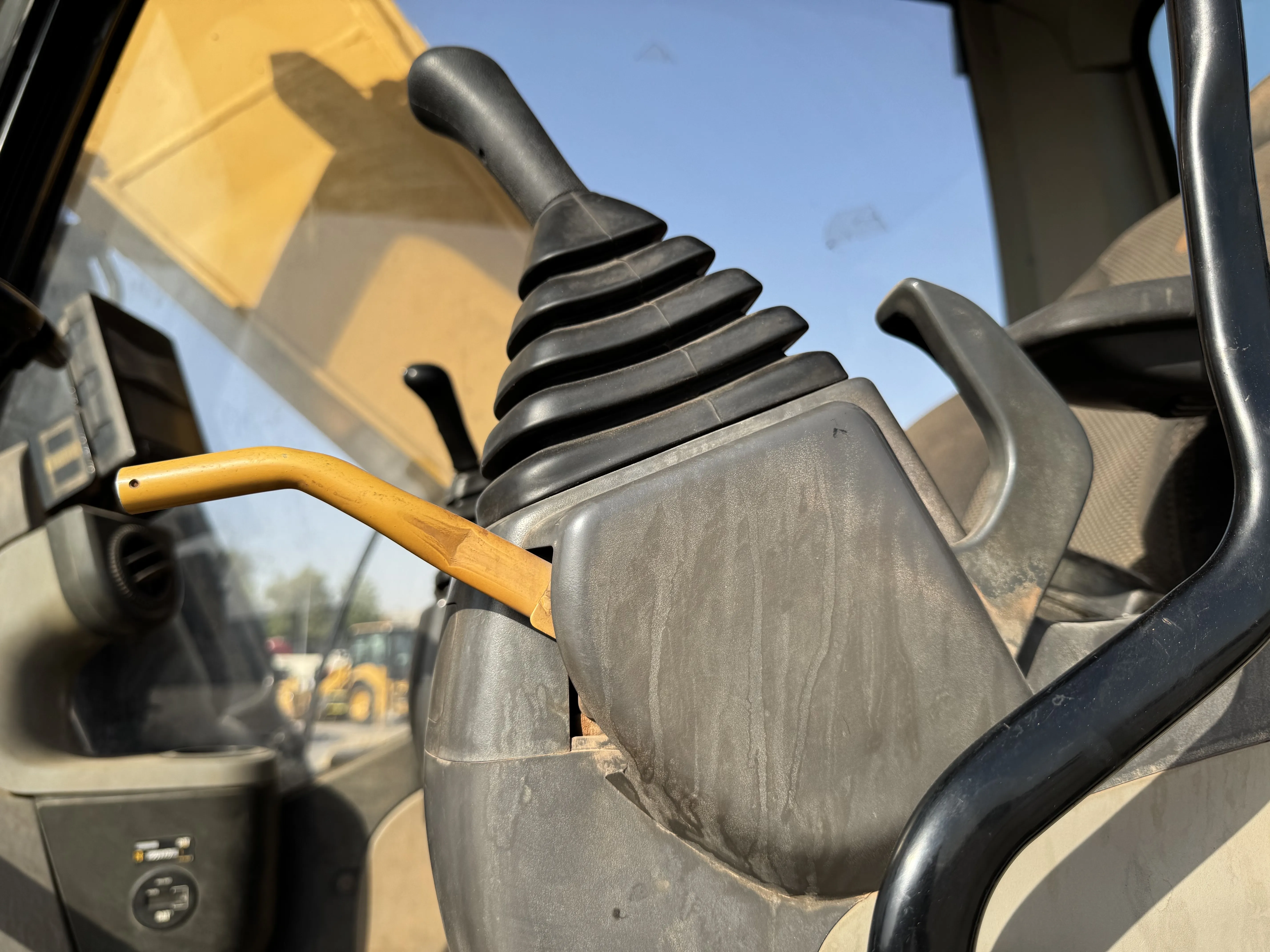 MDX-001-Cat-323D3-medium-excavator-inspection-safety-hydraulic-safety-lock-2