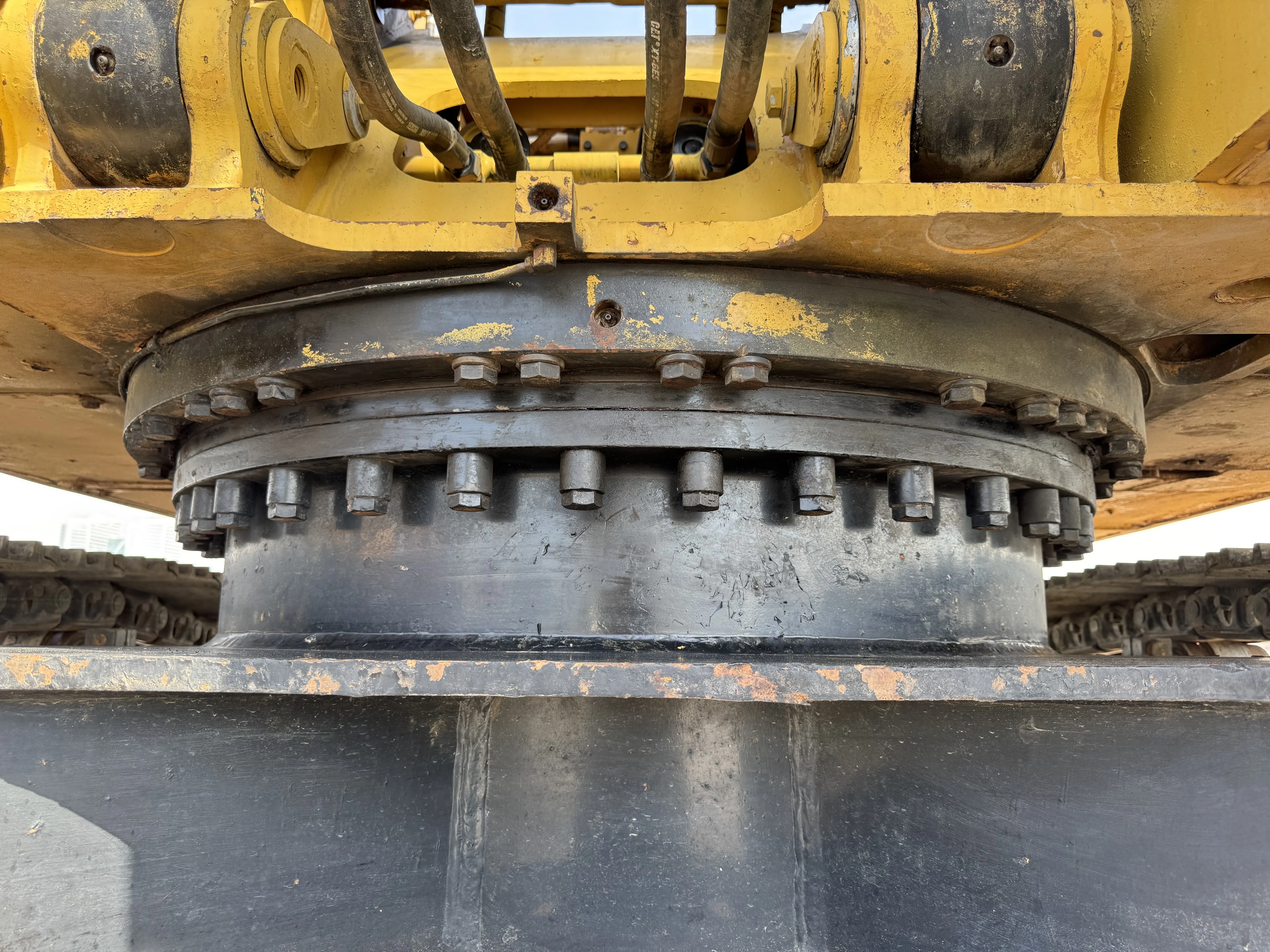 MDX-001-Cat-323D3-medium-excavator-inspection-hydraulics-turntable-slewing-assembly-1