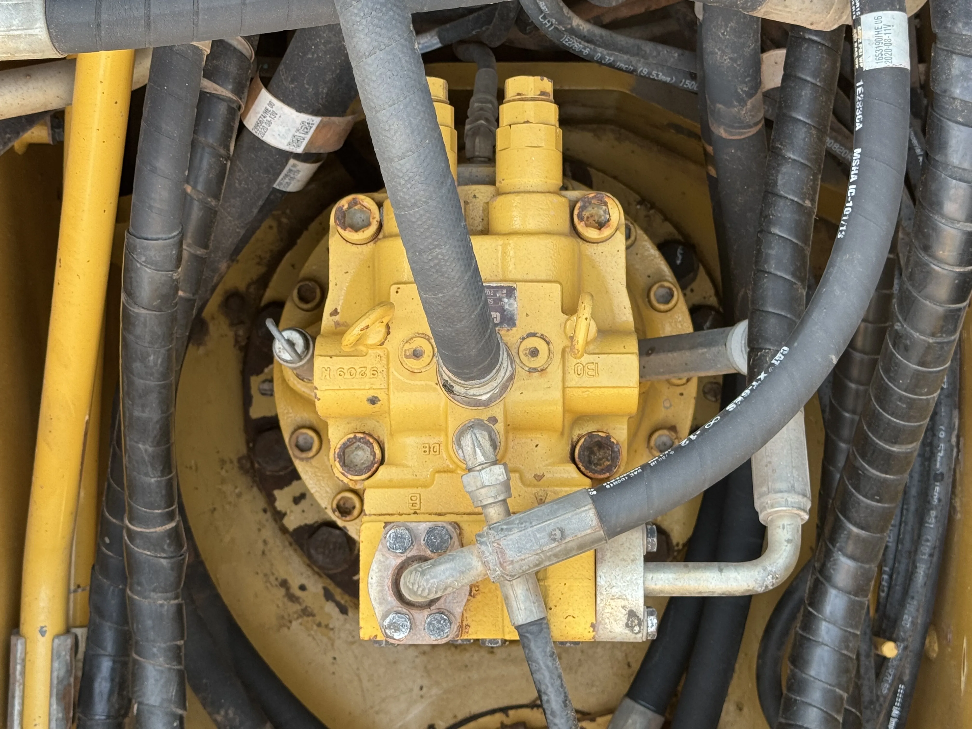 MDX-001-Cat-323D3-medium-excavator-inspection-hydraulics-turntable-slewing-assembly-2