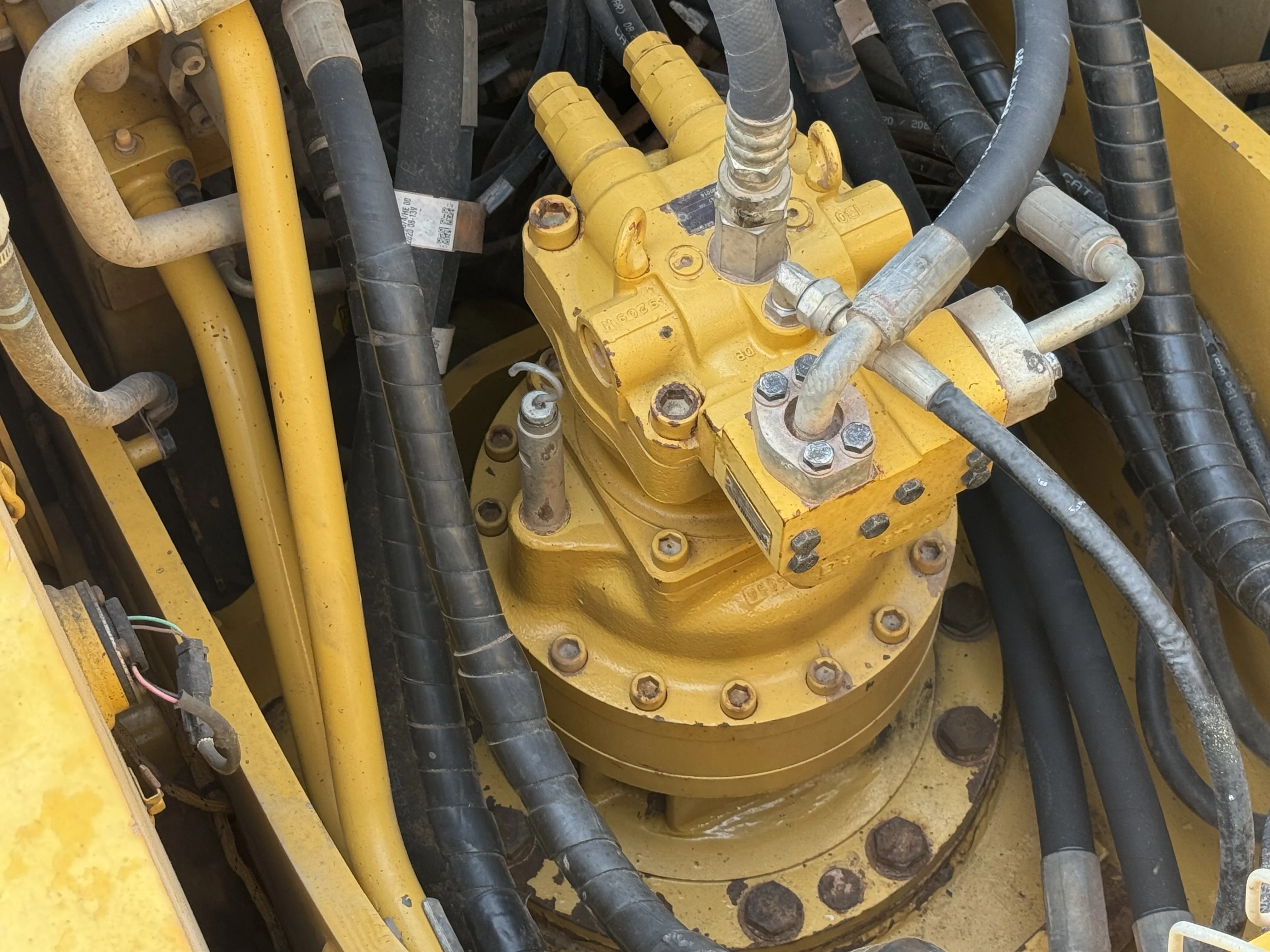 MDX-001-Cat-323D3-medium-excavator-inspection-hydraulics-turntable-slewing-assembly-3