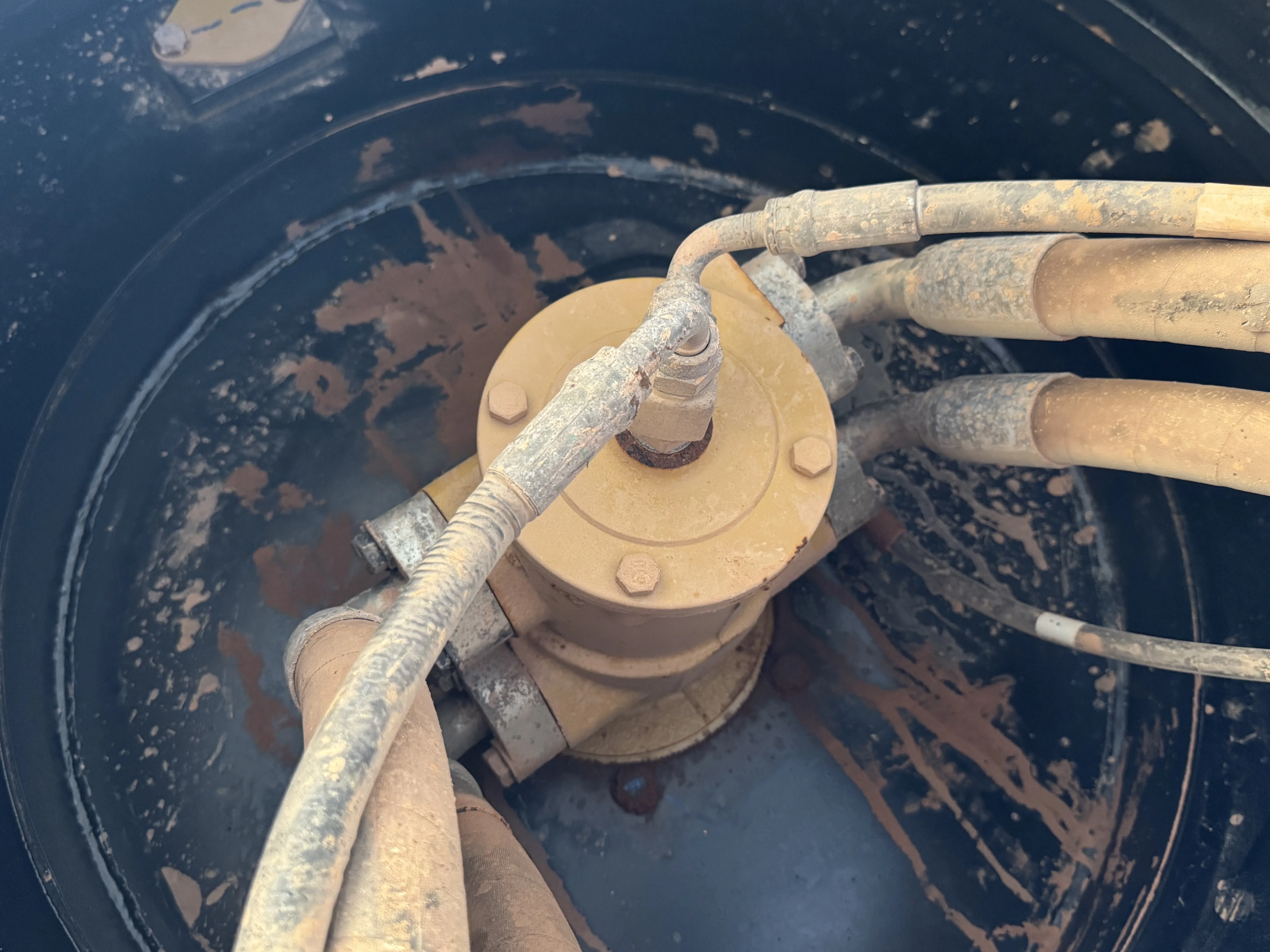 MDX-001-Cat-323D3-medium-excavator-inspection-hydraulics-center-swivel-joint-2