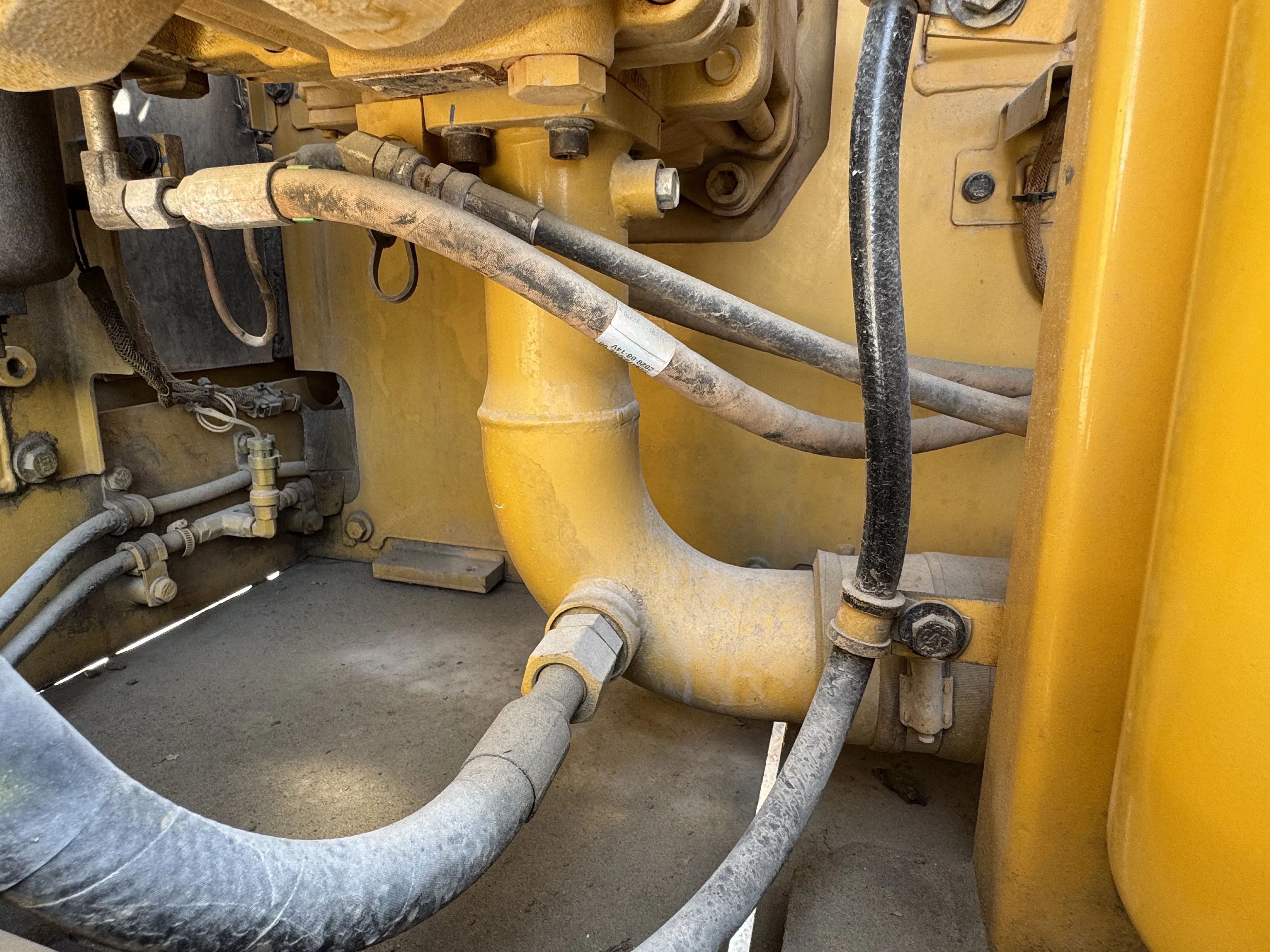 MDX-001-Cat-323D3-medium-excavator-inspection-hydraulics-hydraulic-pump-1