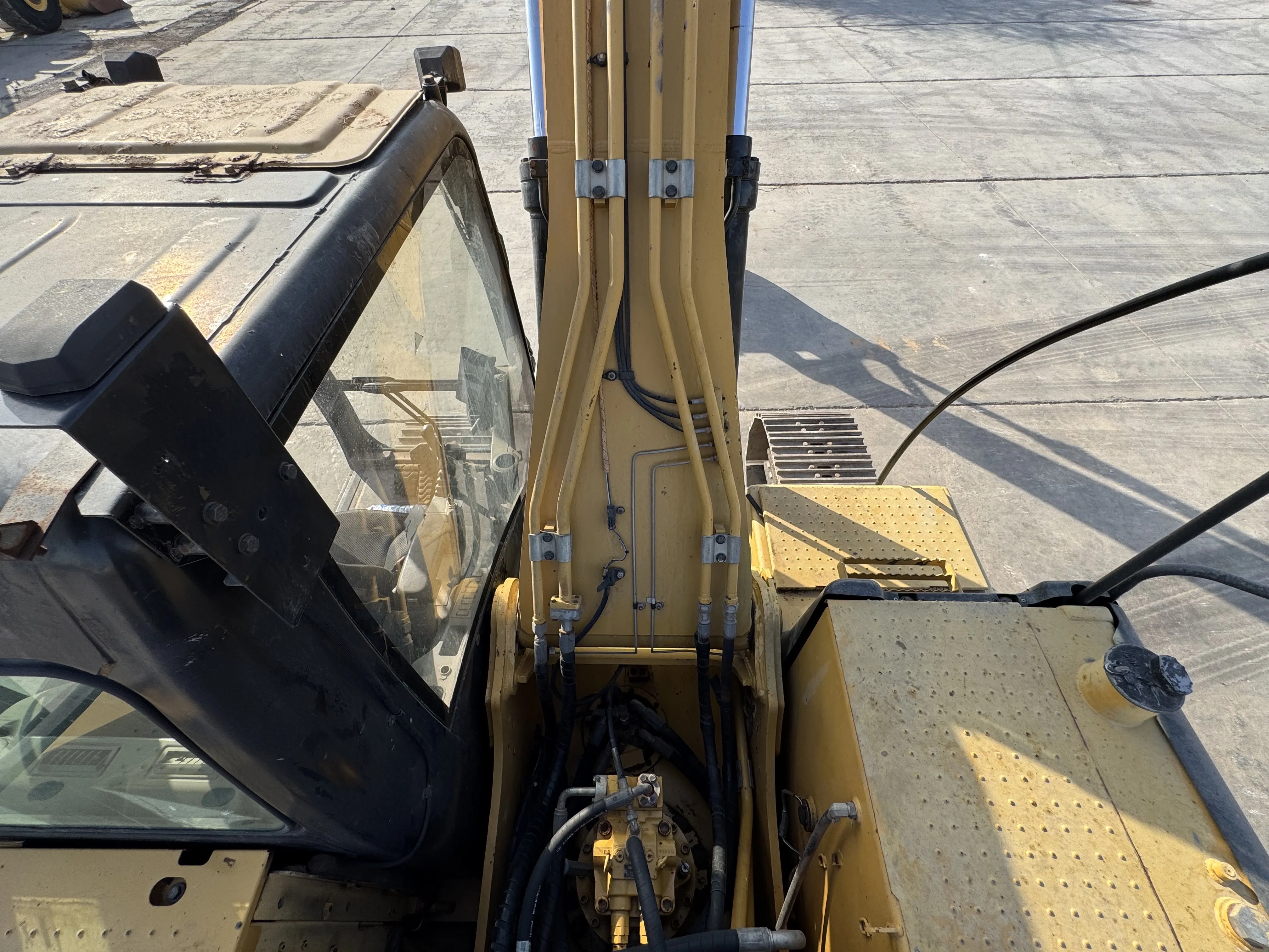 MDX-001-Cat-323D3-medium-excavator-inspection-hydraulics-hydraulic-hoses-and-lines-3