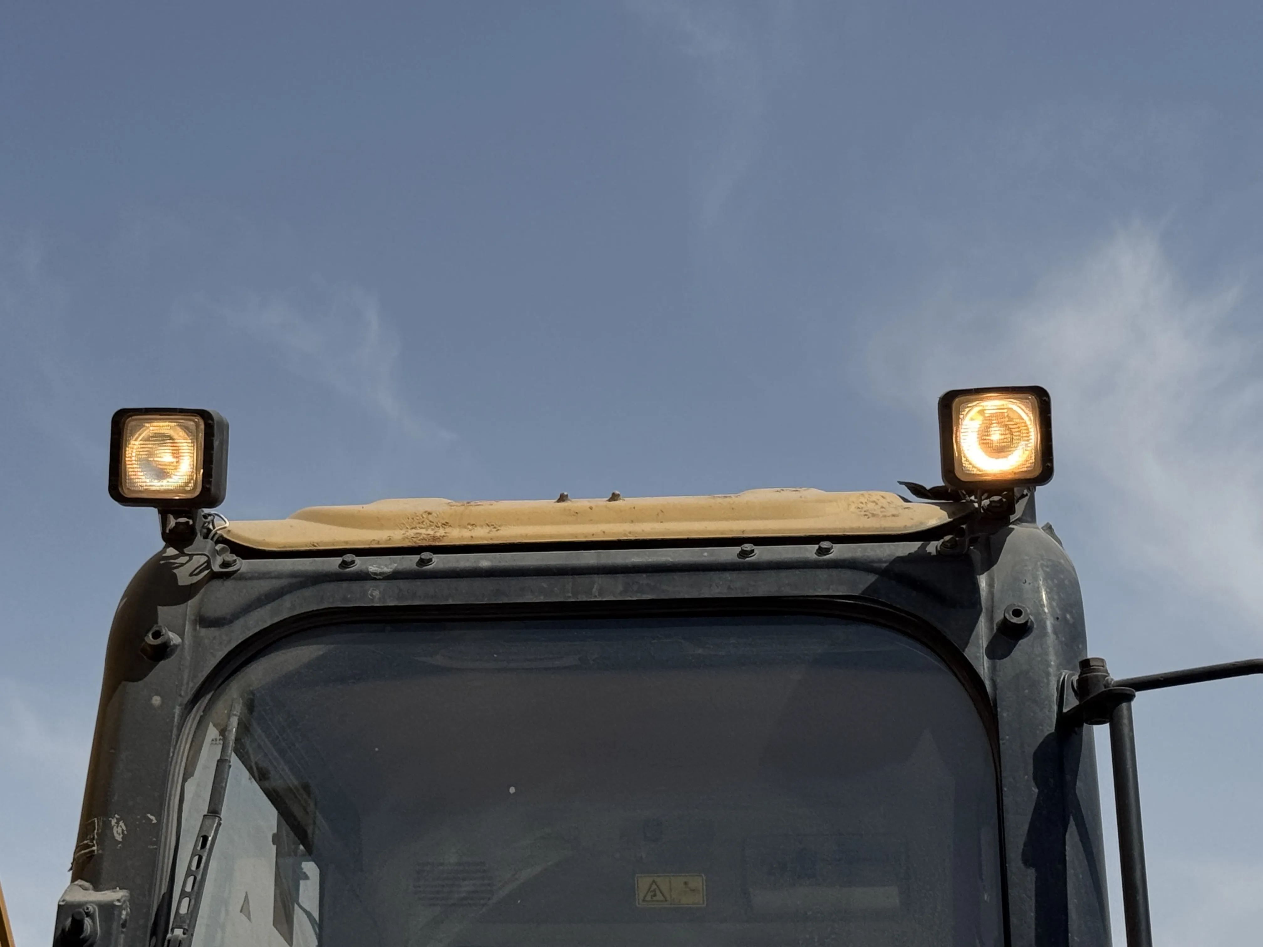 MDX-001-Cat-323D3-medium-excavator-inspection-electronics-lights-and-signals-1