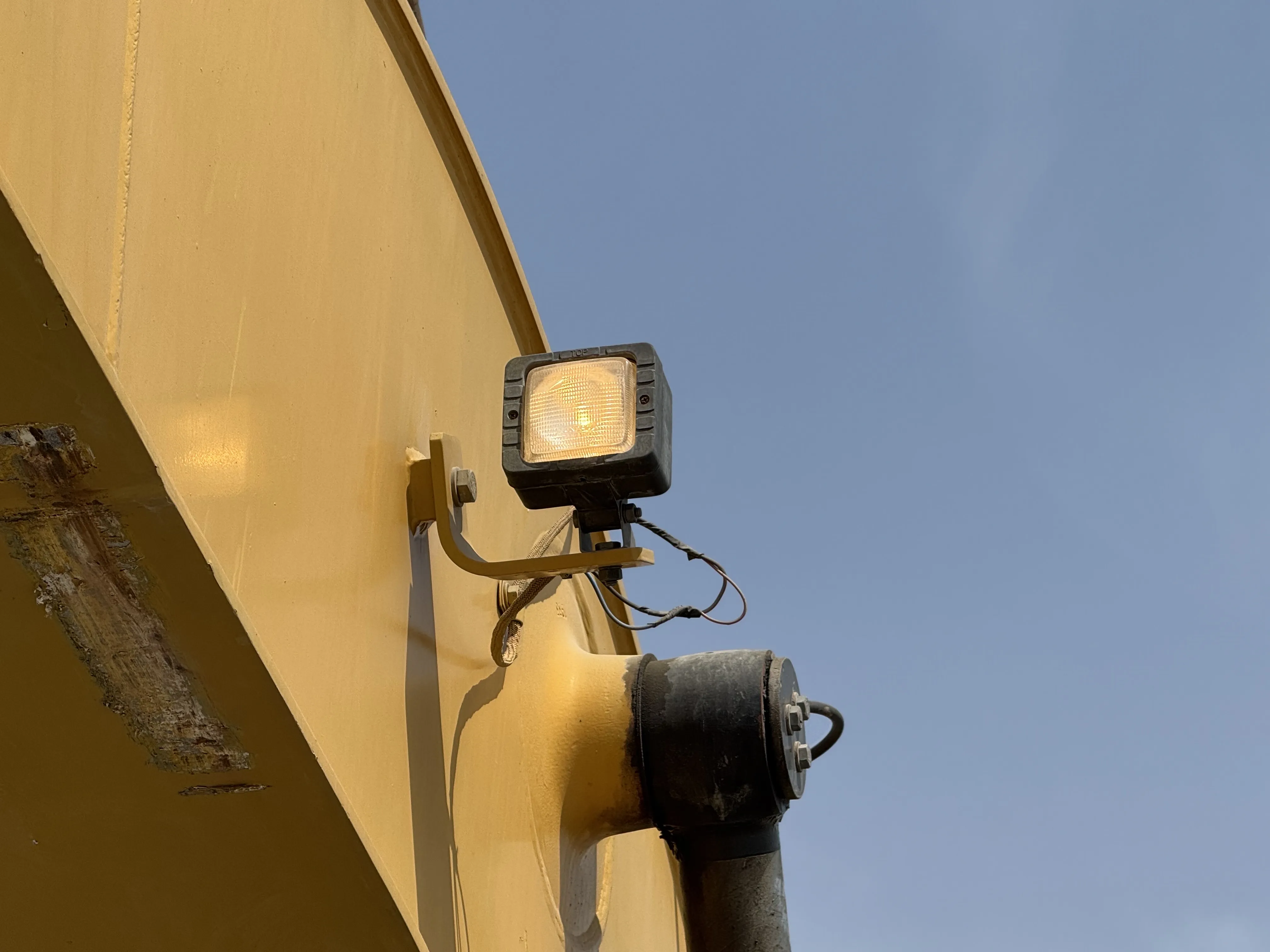 MDX-001-Cat-323D3-medium-excavator-inspection-electronics-lights-and-signals-3