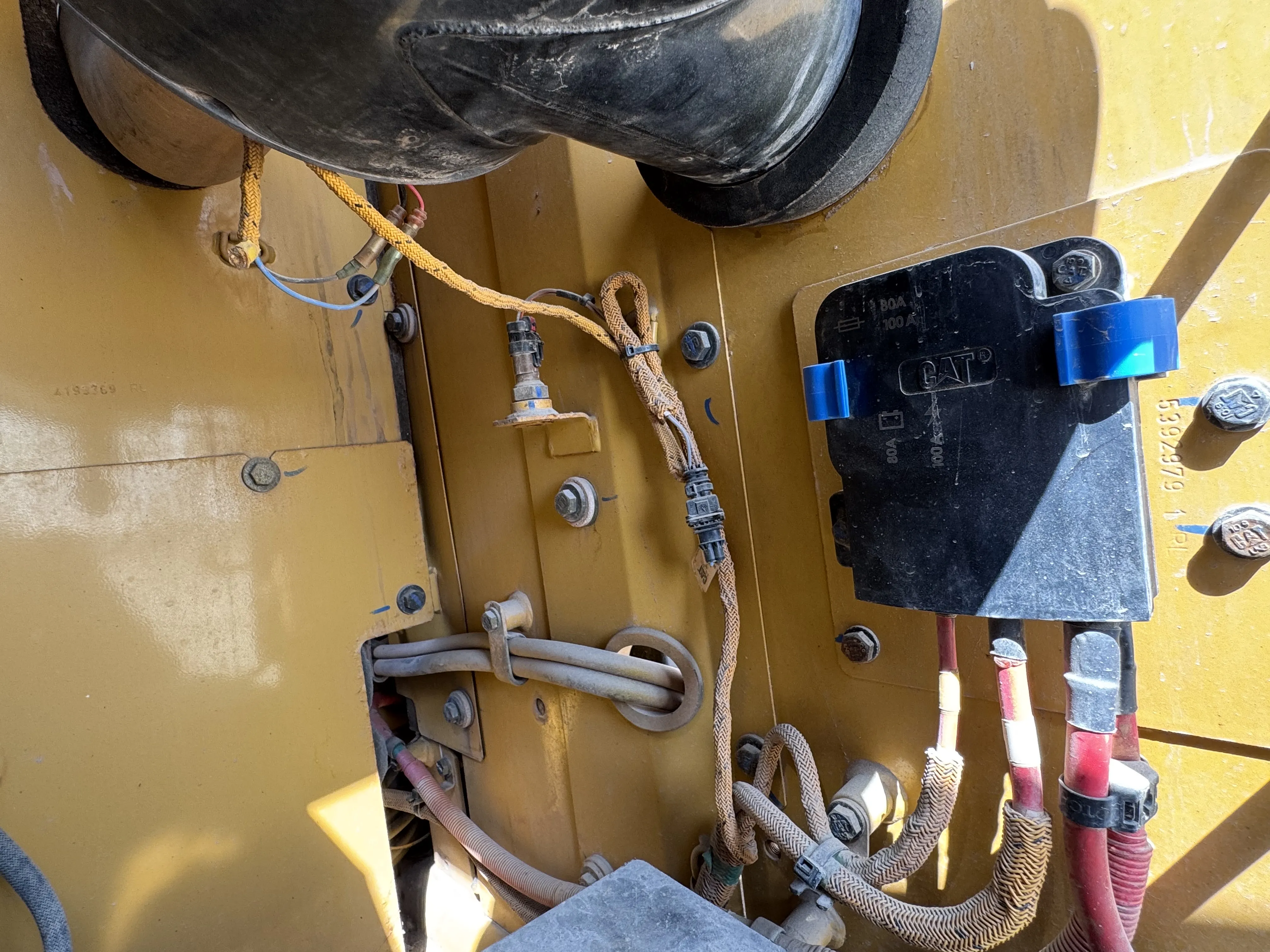 MDX-001-Cat-323D3-medium-excavator-inspection-electronics-main-harness-3