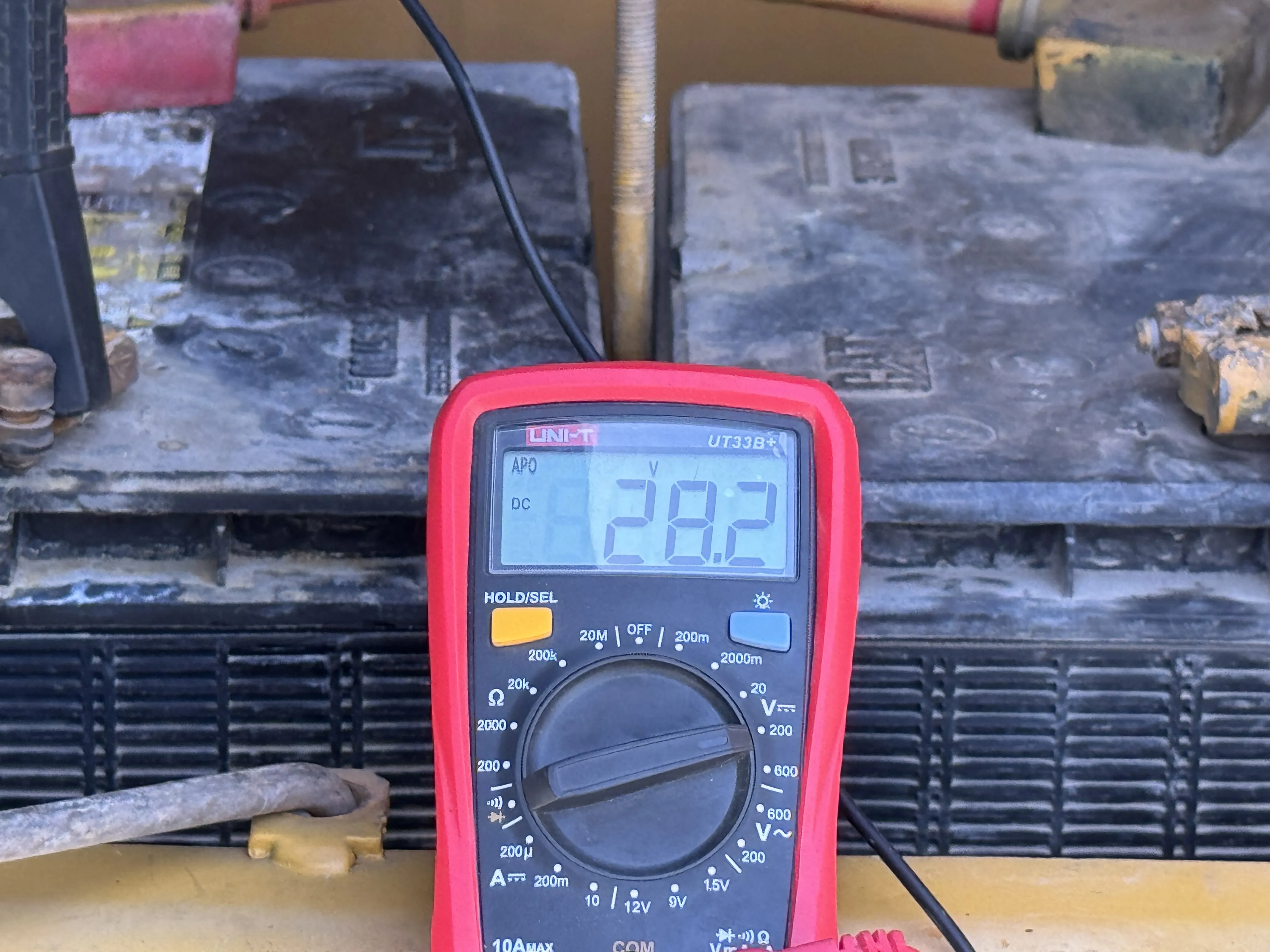 MDX-001-Cat-323D3-medium-excavator-inspection-electronics-battery-2