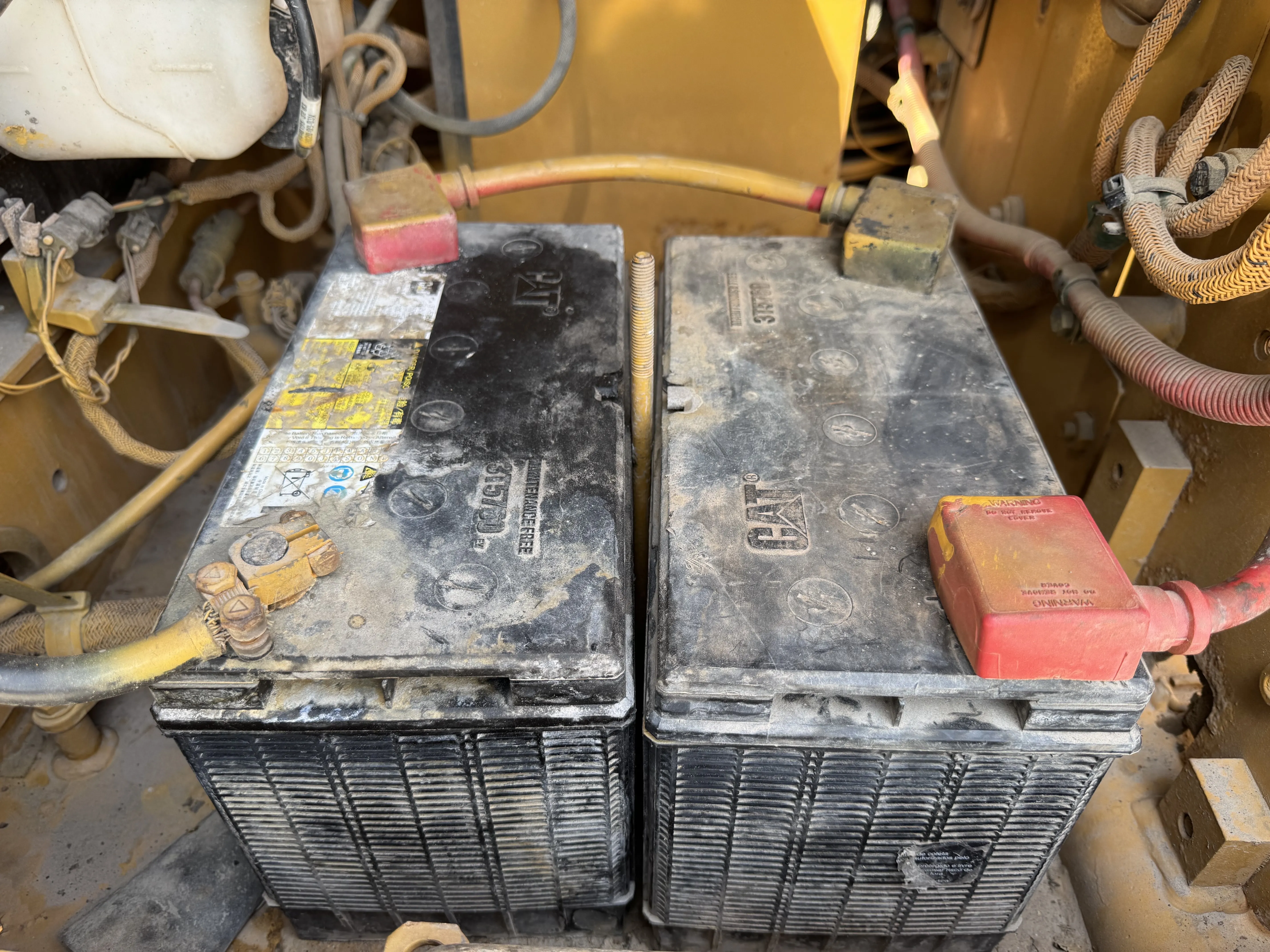 MDX-001-Cat-323D3-medium-excavator-inspection-electronics-battery-4