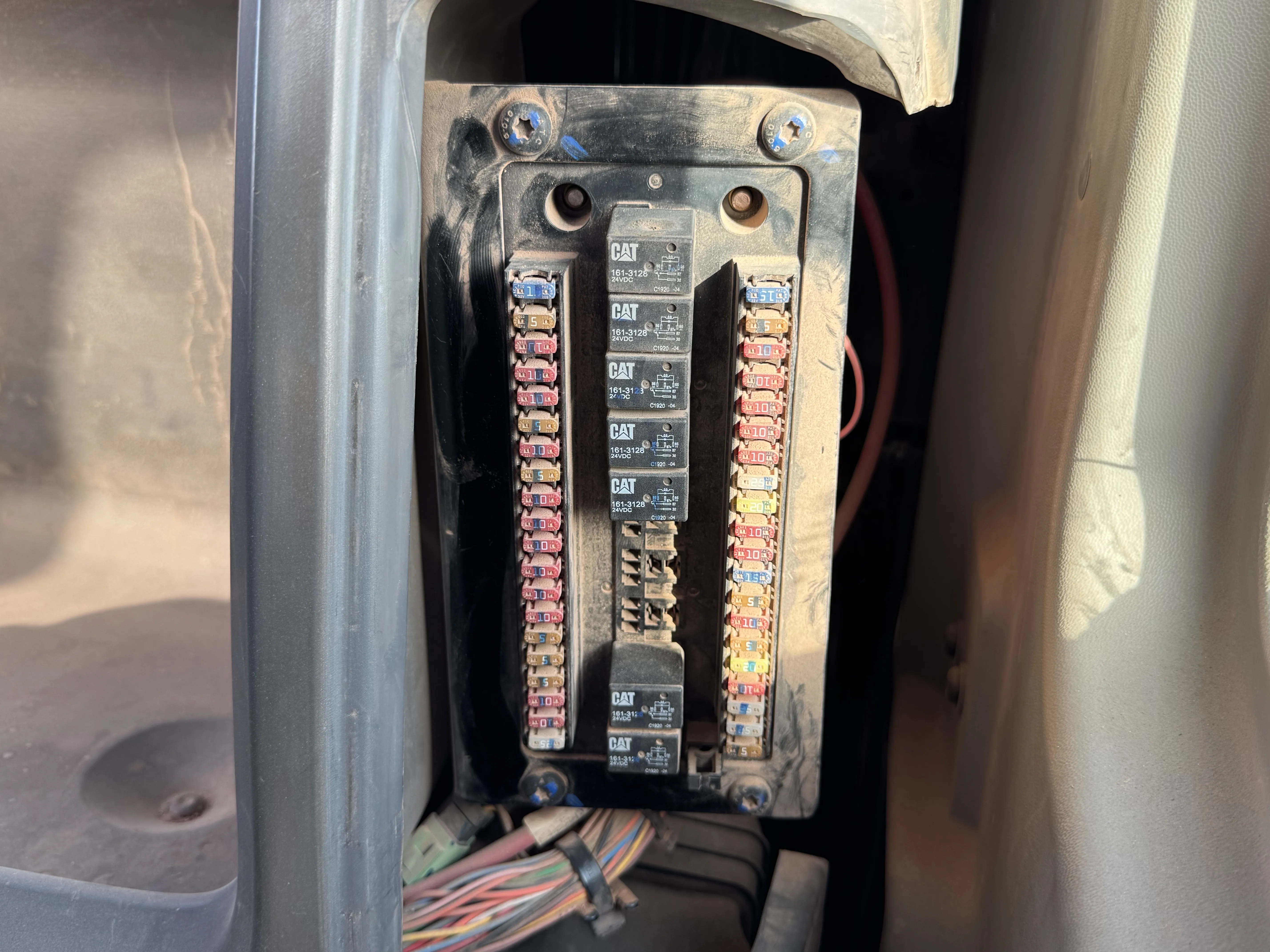 MDX-001-Cat-323D3-medium-excavator-inspection-electronics-fuse-box-2