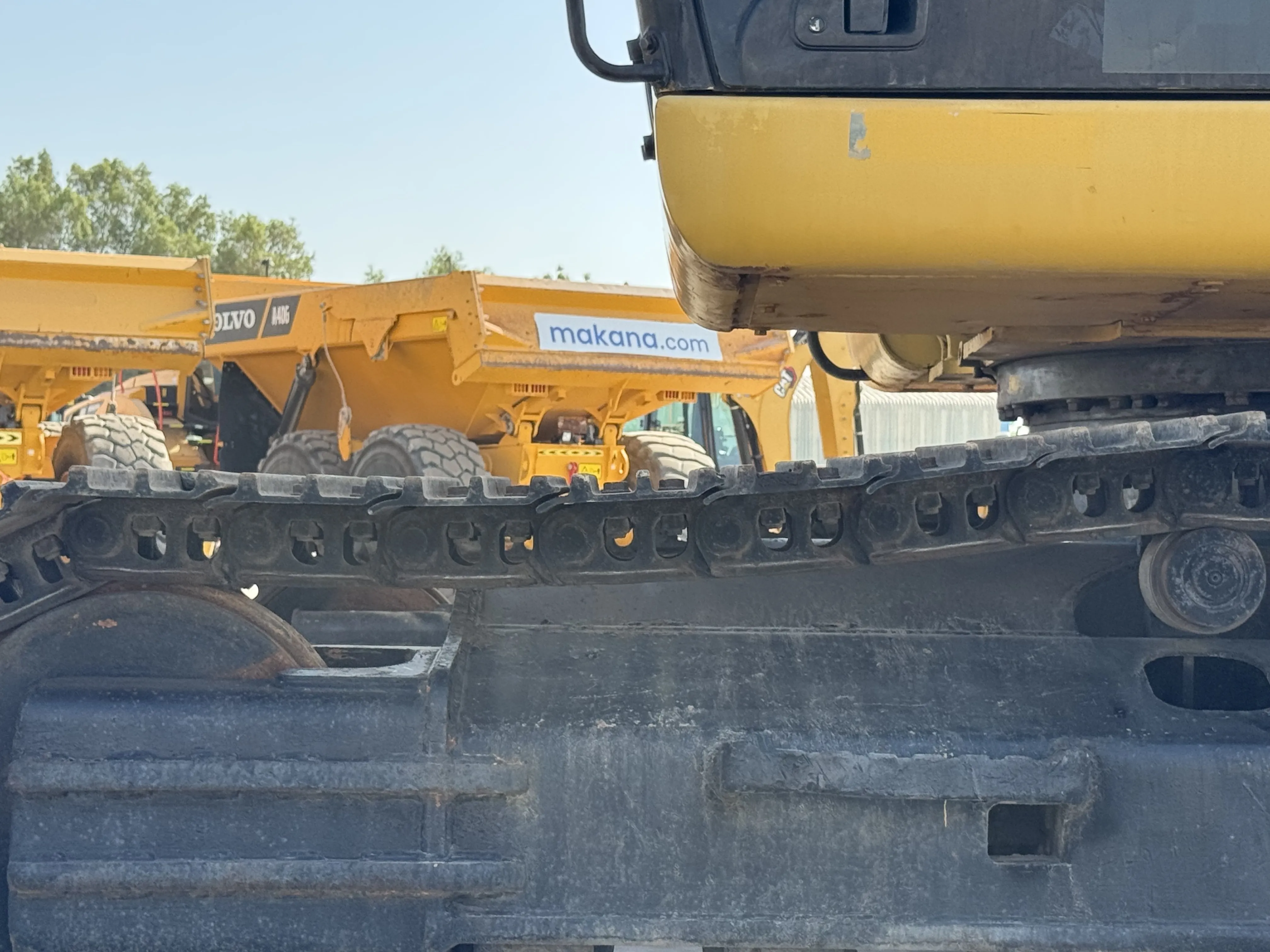 MDX-001-Cat-323D3-medium-excavator-inspection-undercarriage-left-track-tensioner-1
